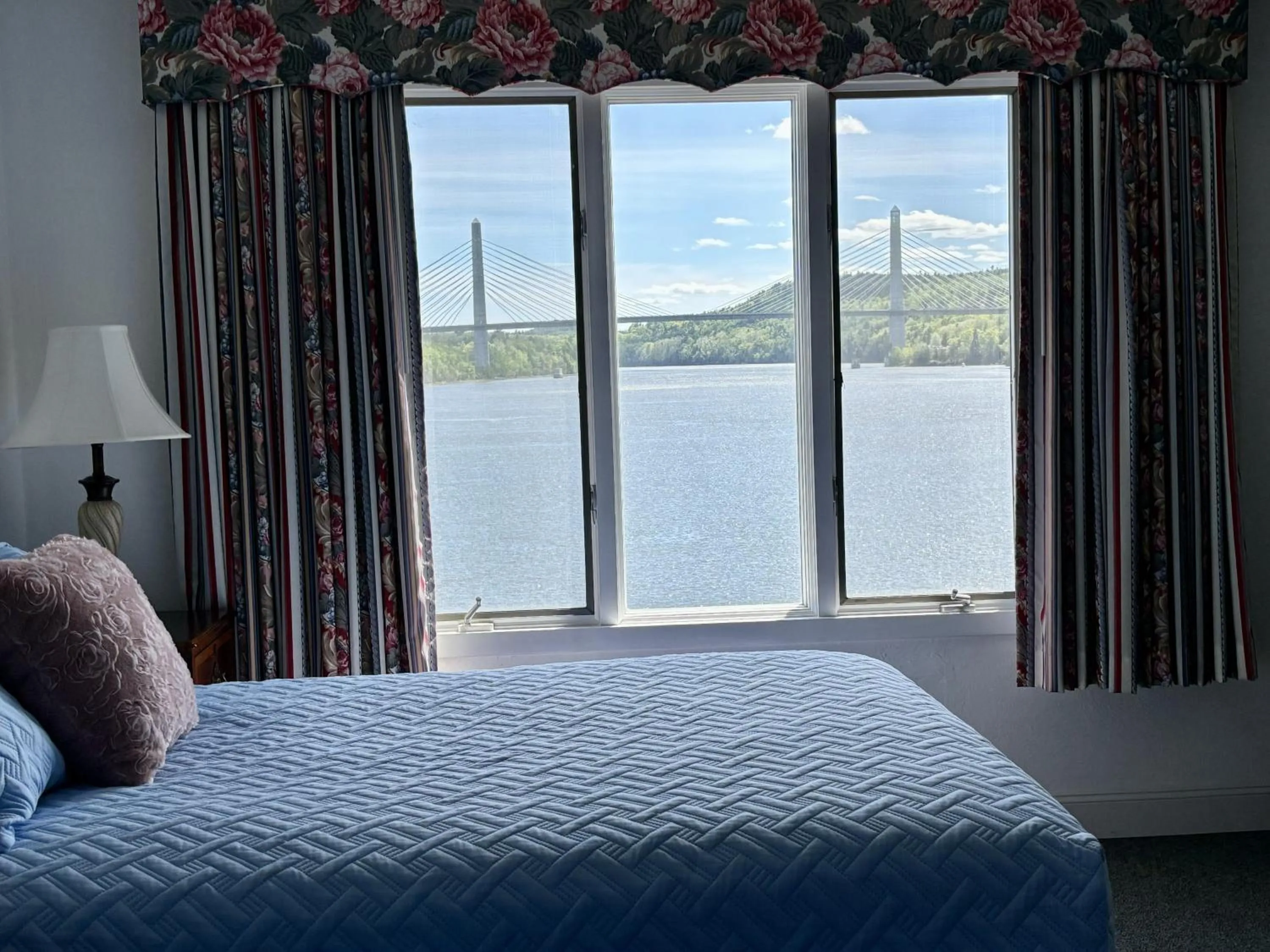 Bed in Fort Knox Inn