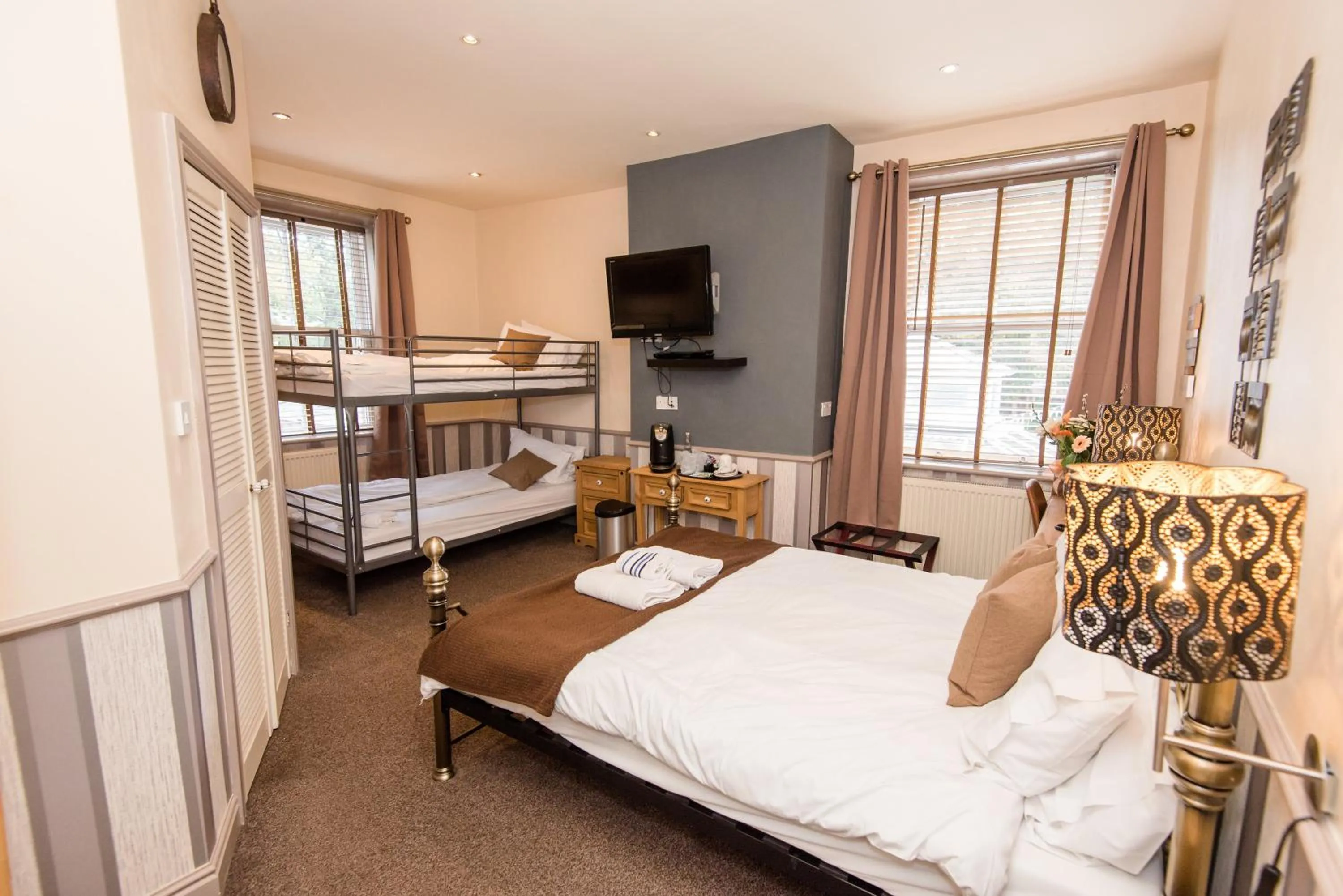 Dimple Well Lodge Hotel