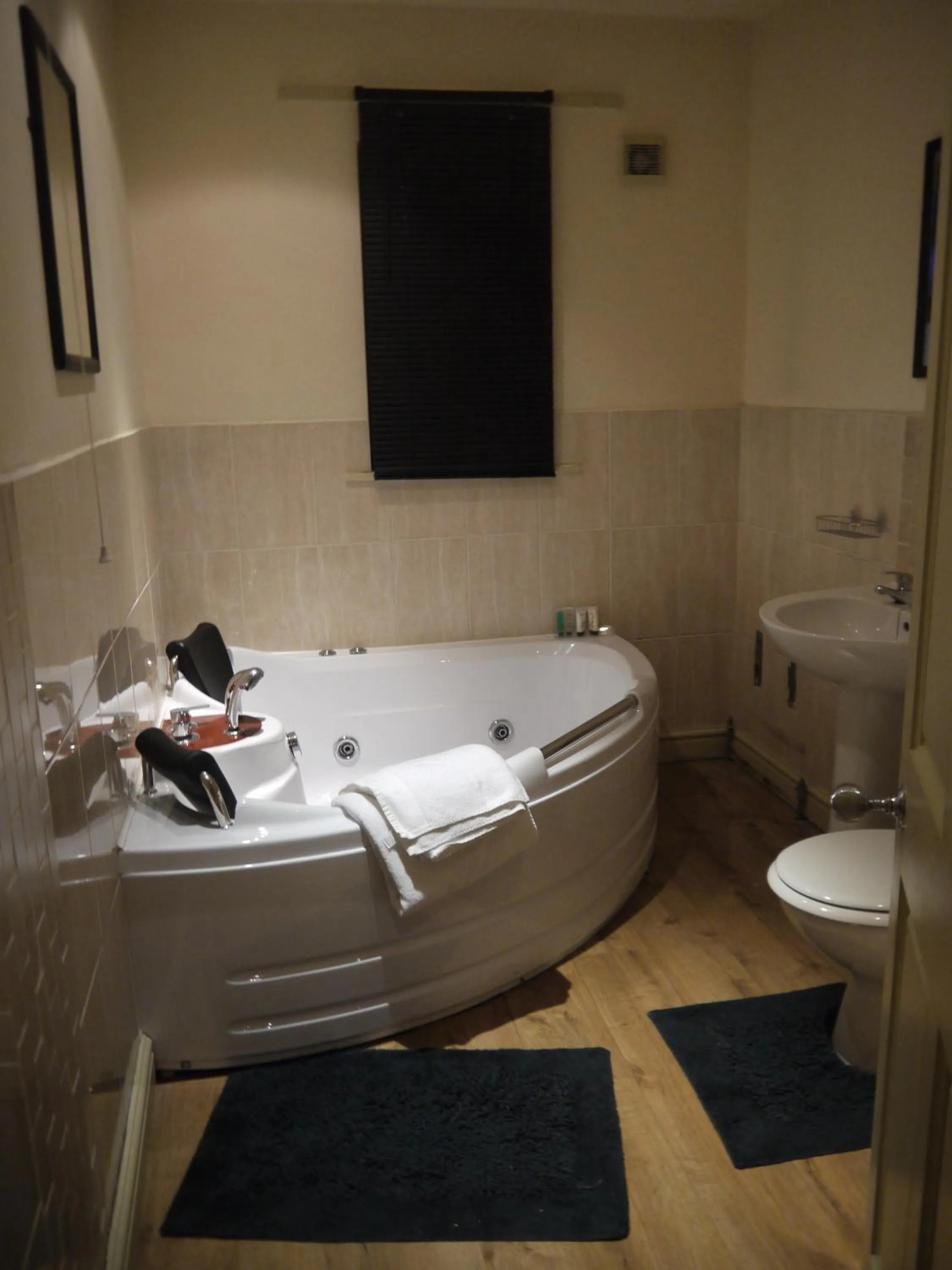 Dimple Well Lodge Hotel