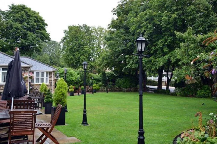 Garden in Dimple Well Lodge Hotel