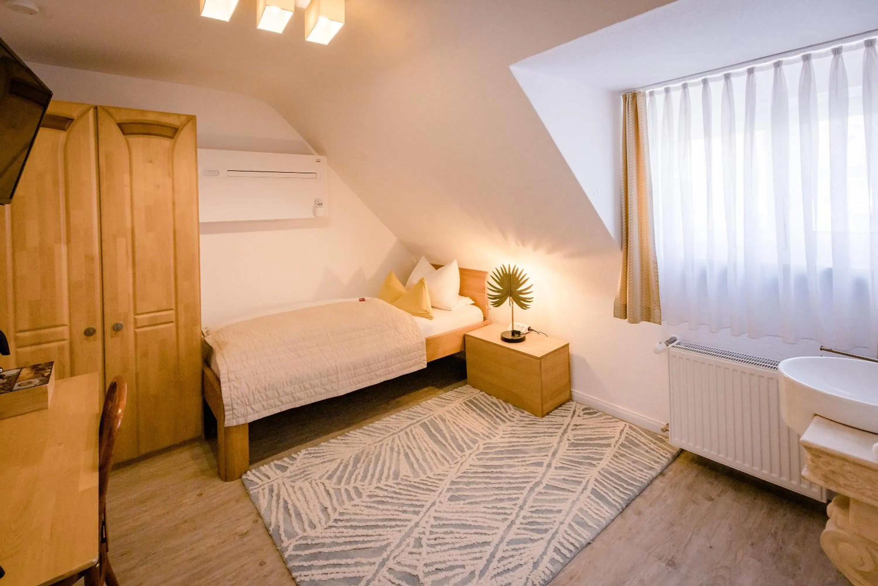 Photo of the whole room, Bed in Franconia City Hotel