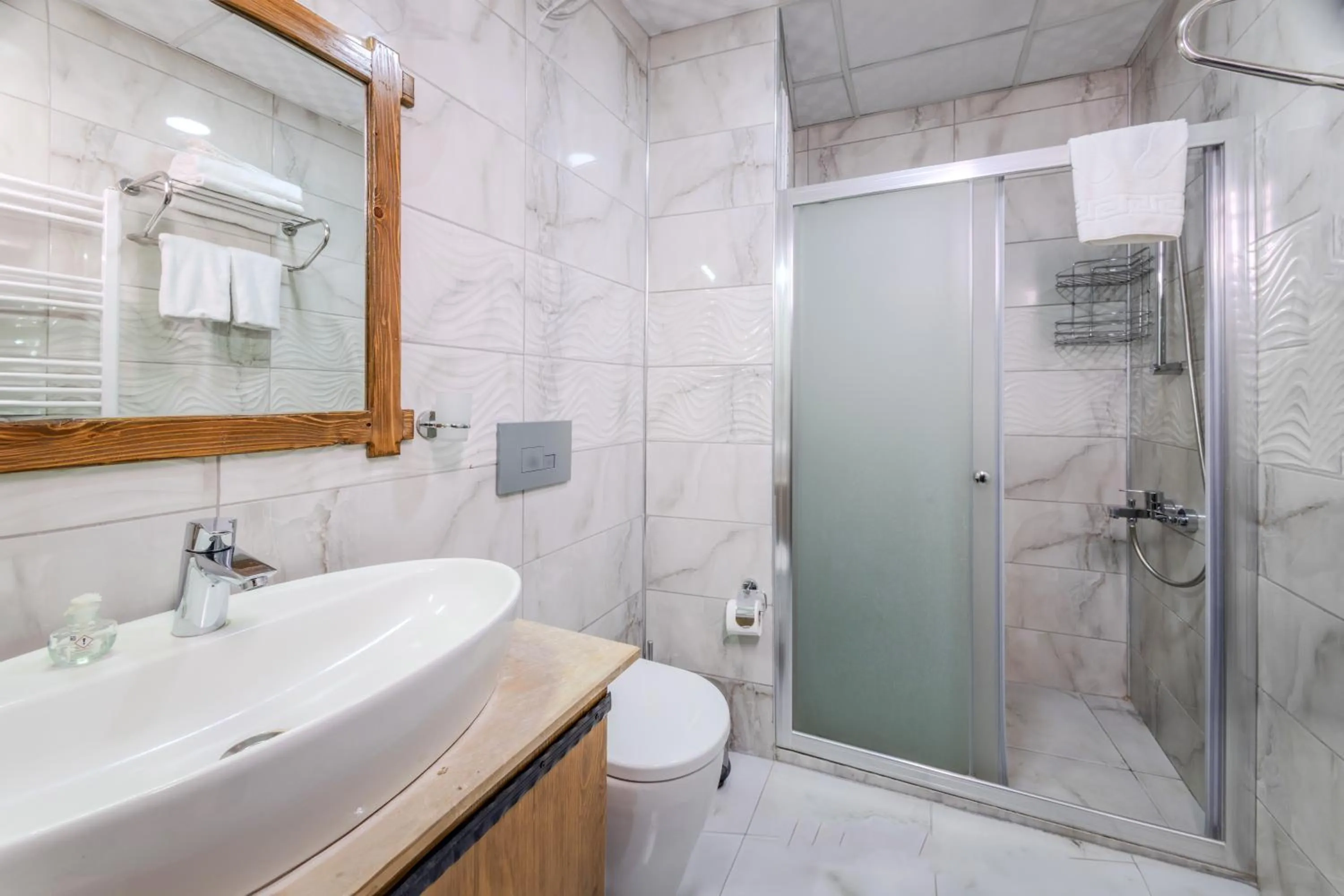 Shower in Çakıltaşı Evi Otel Spa