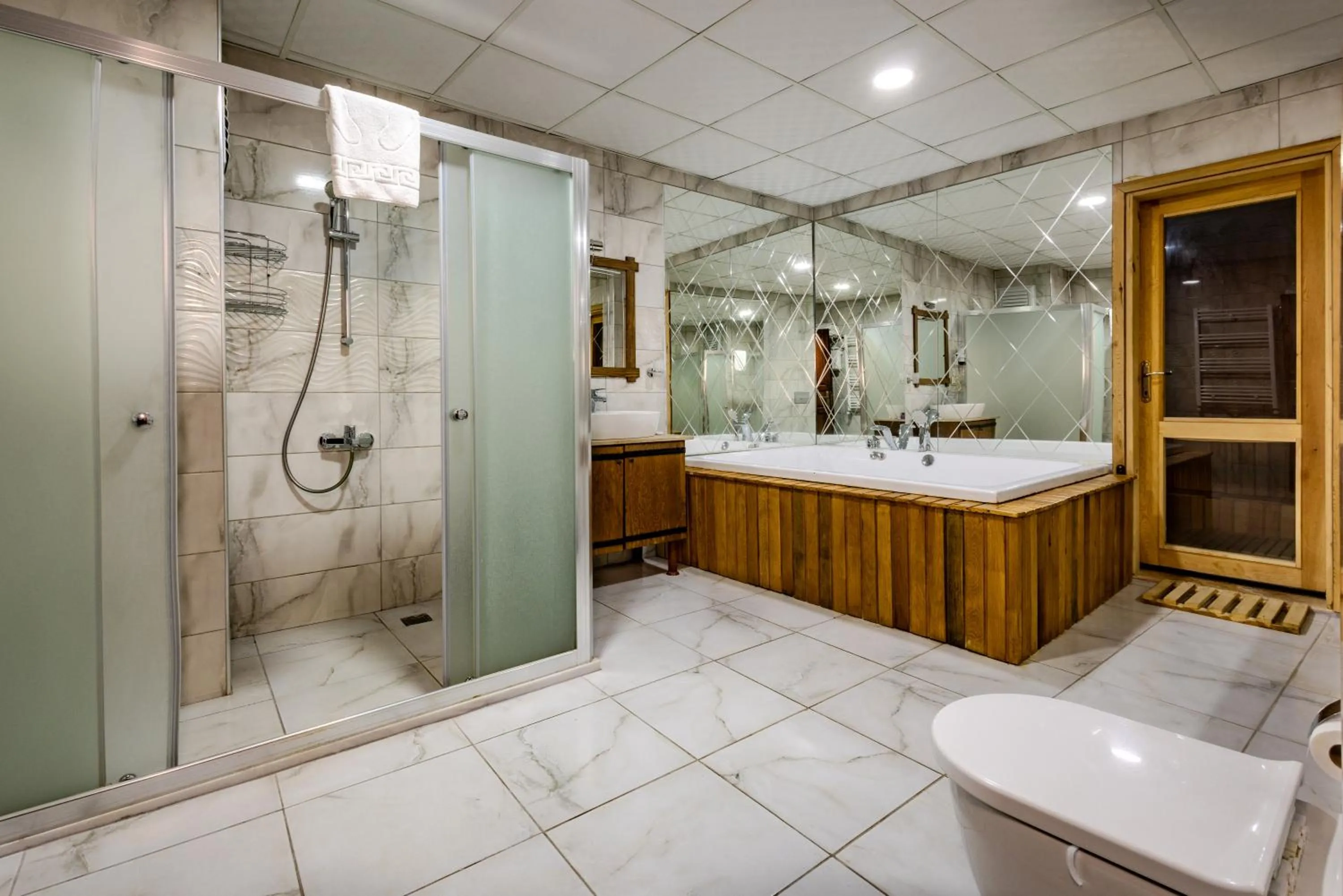 Shower in Çakıltaşı Evi Otel Spa