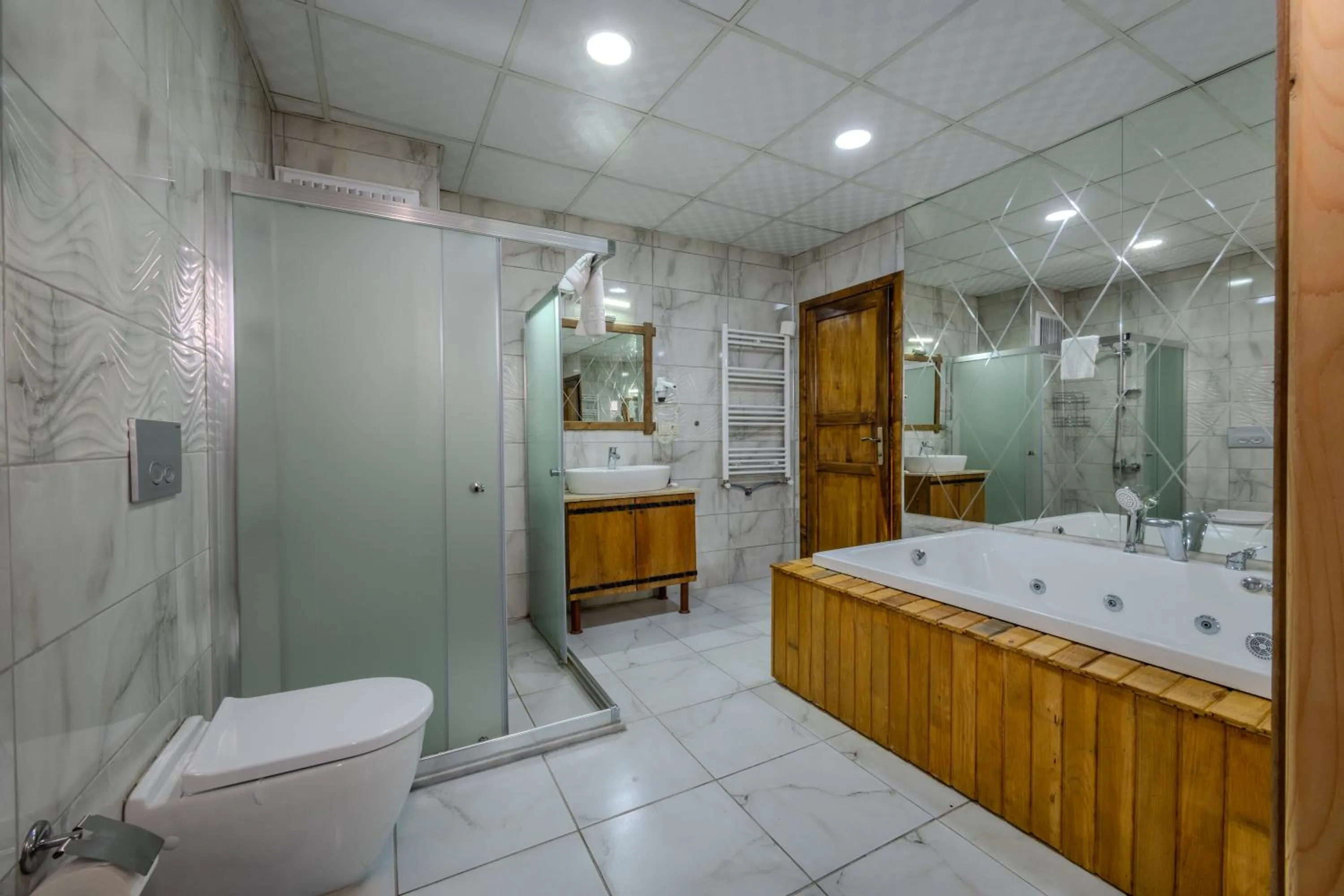 Shower in Çakıltaşı Evi Otel Spa