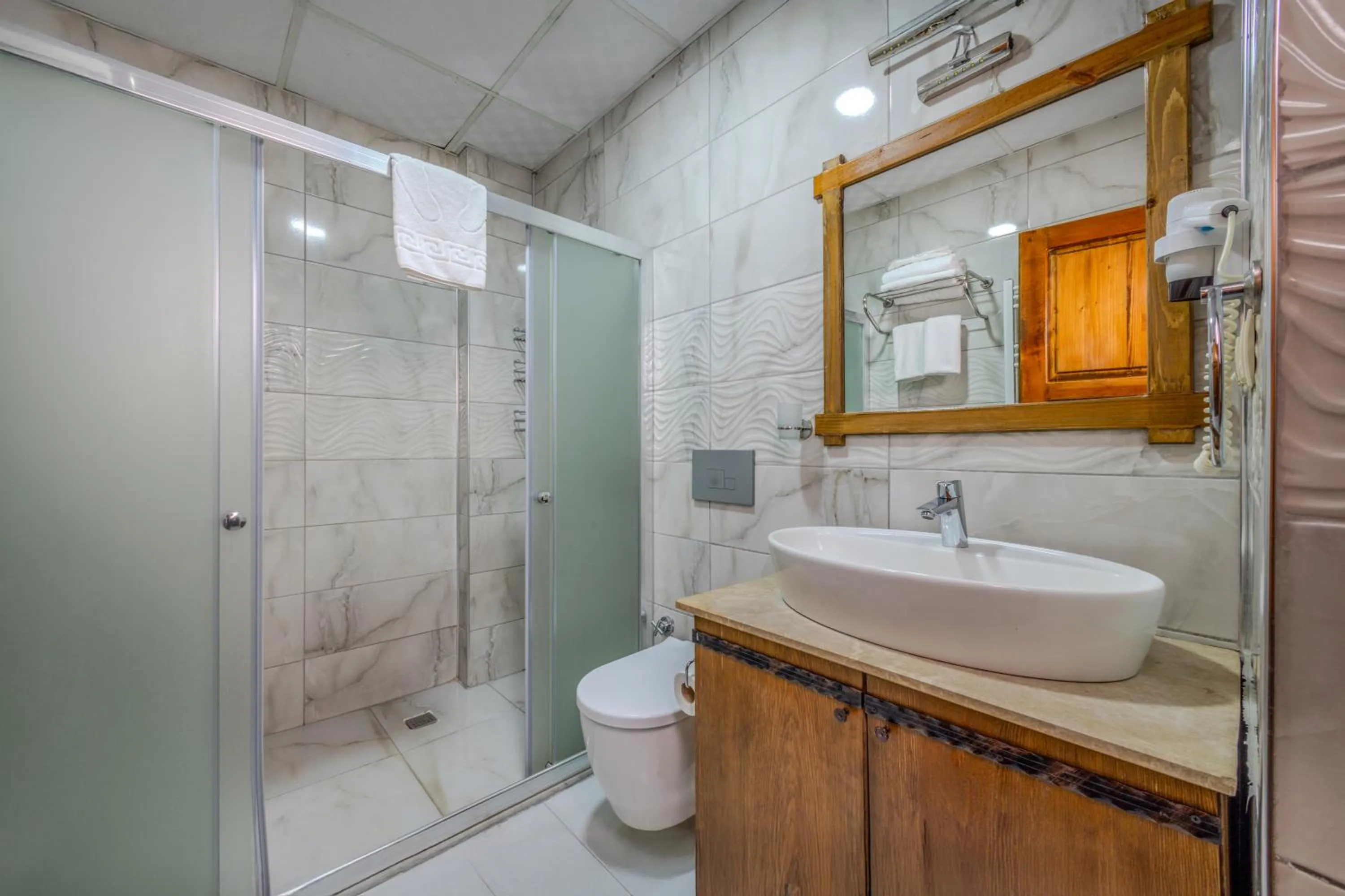 Shower in Çakıltaşı Evi Otel Spa