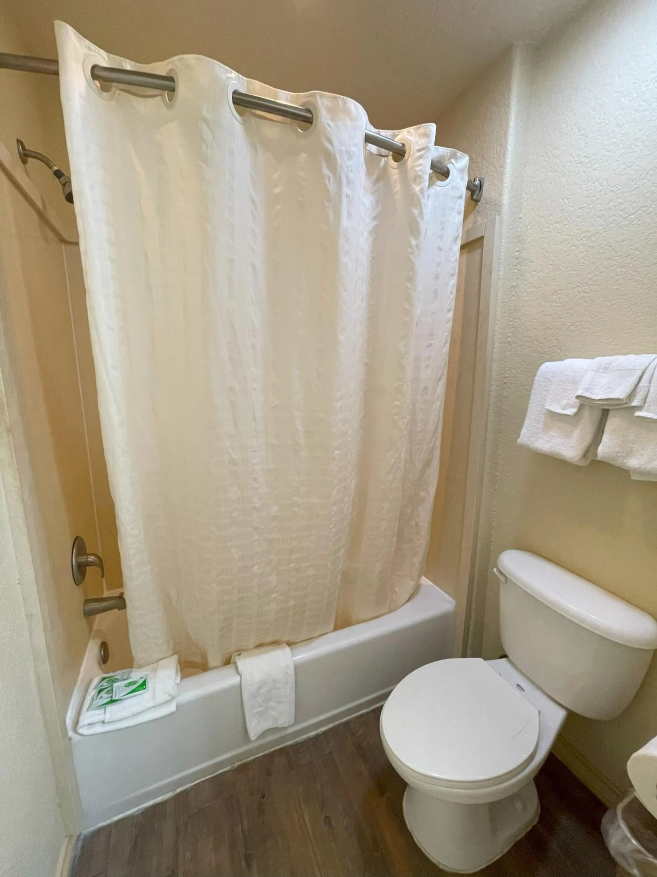 Kenedy Inn and Suites