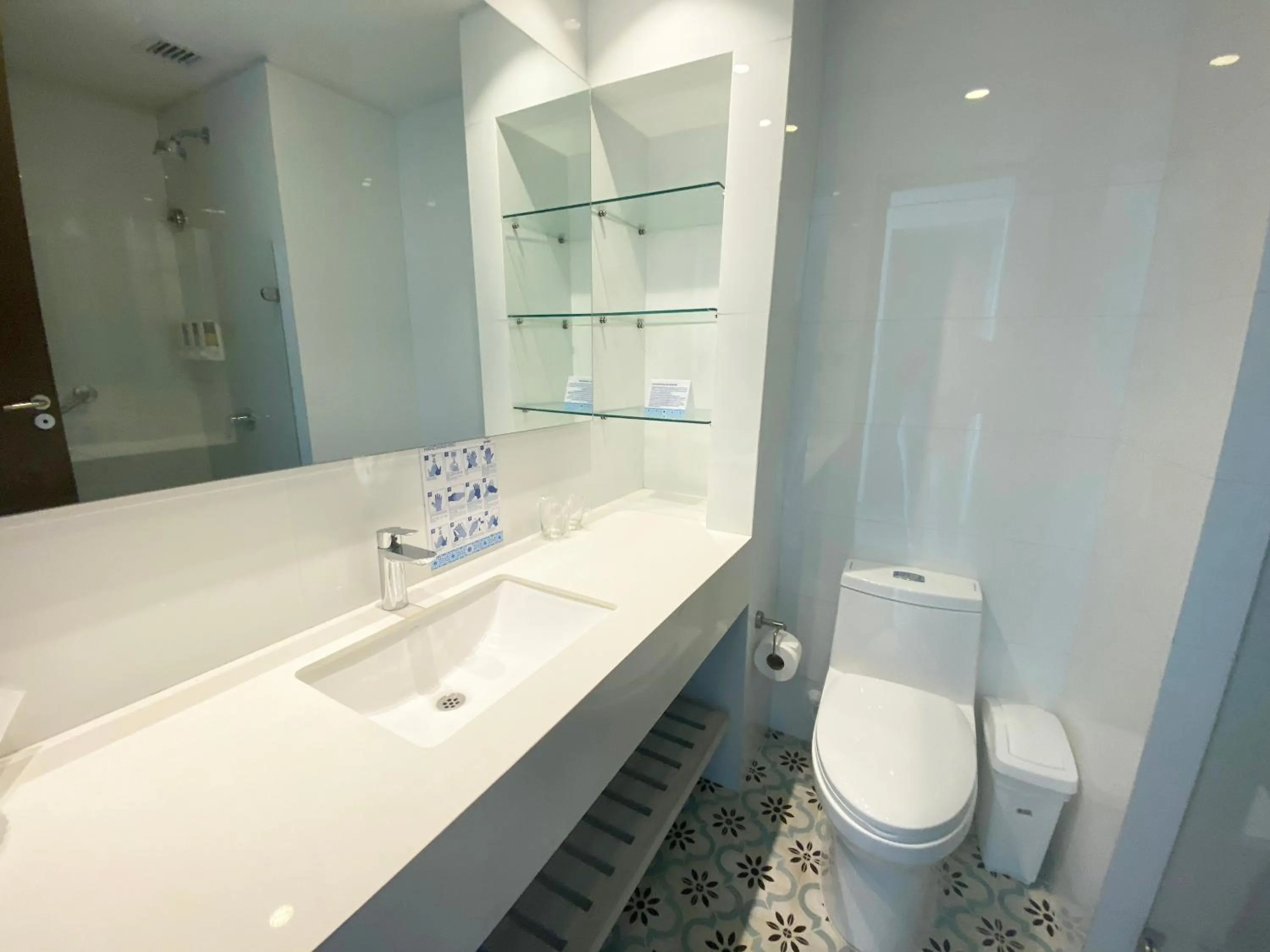 Bathroom in Samawi Hotel