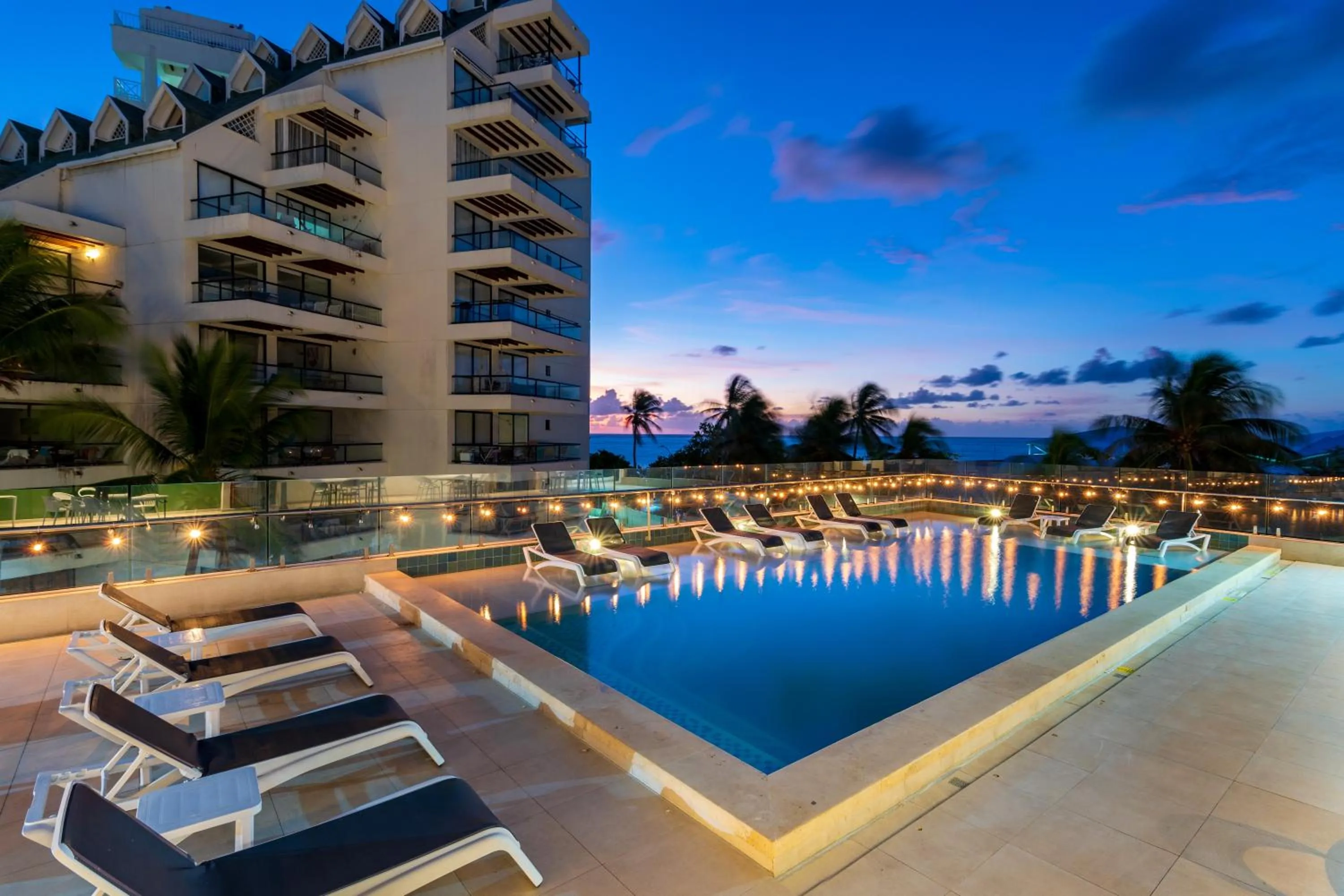 Swimming pool in Samawi Hotel
