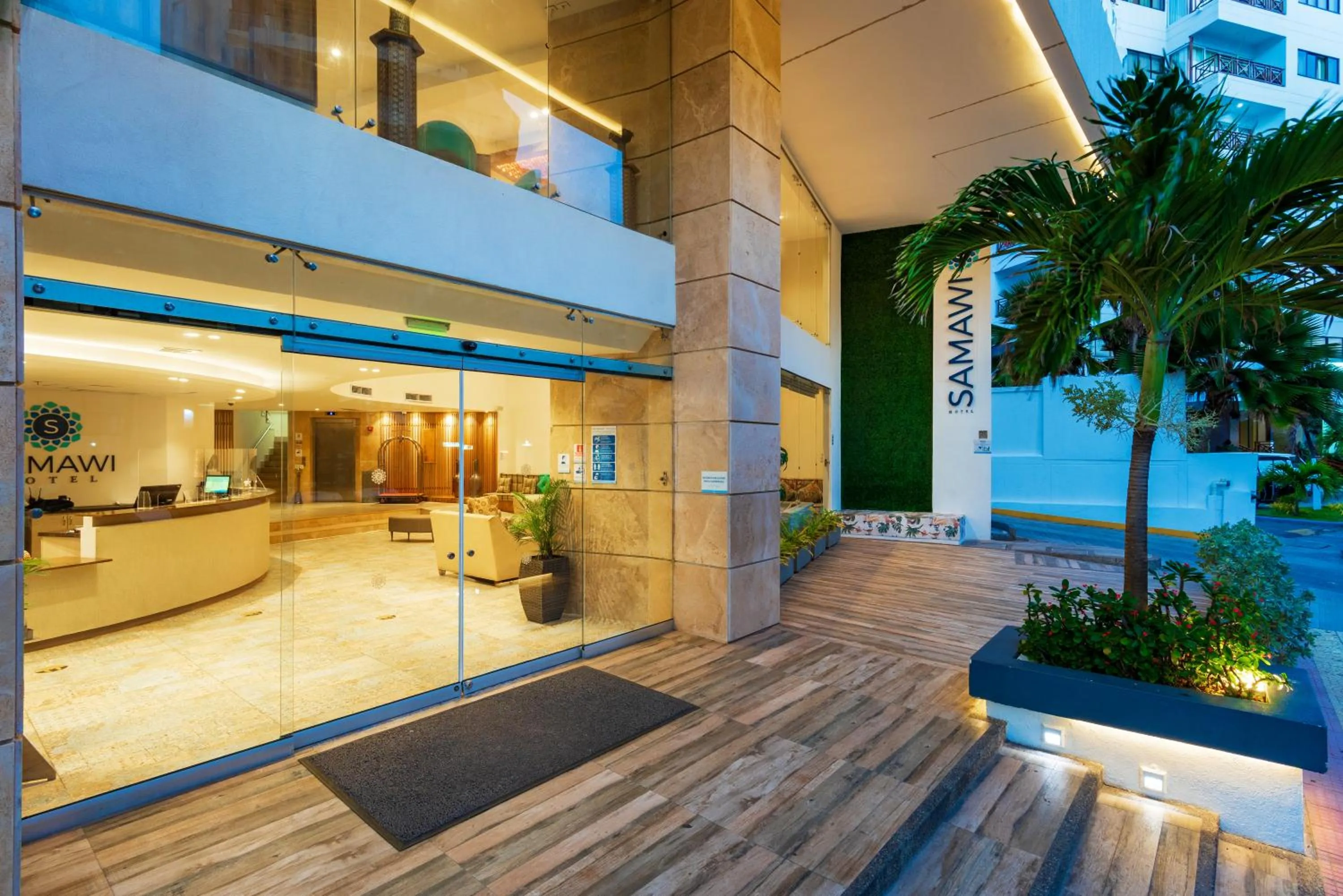 Facade/entrance in Samawi Hotel