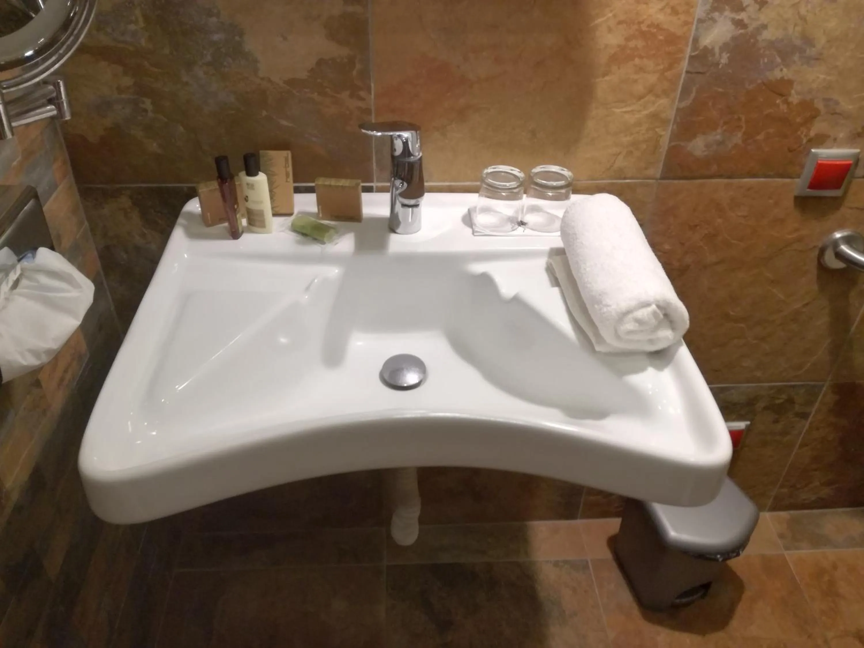 Bathroom in Hotel Cascade Resort & Spa