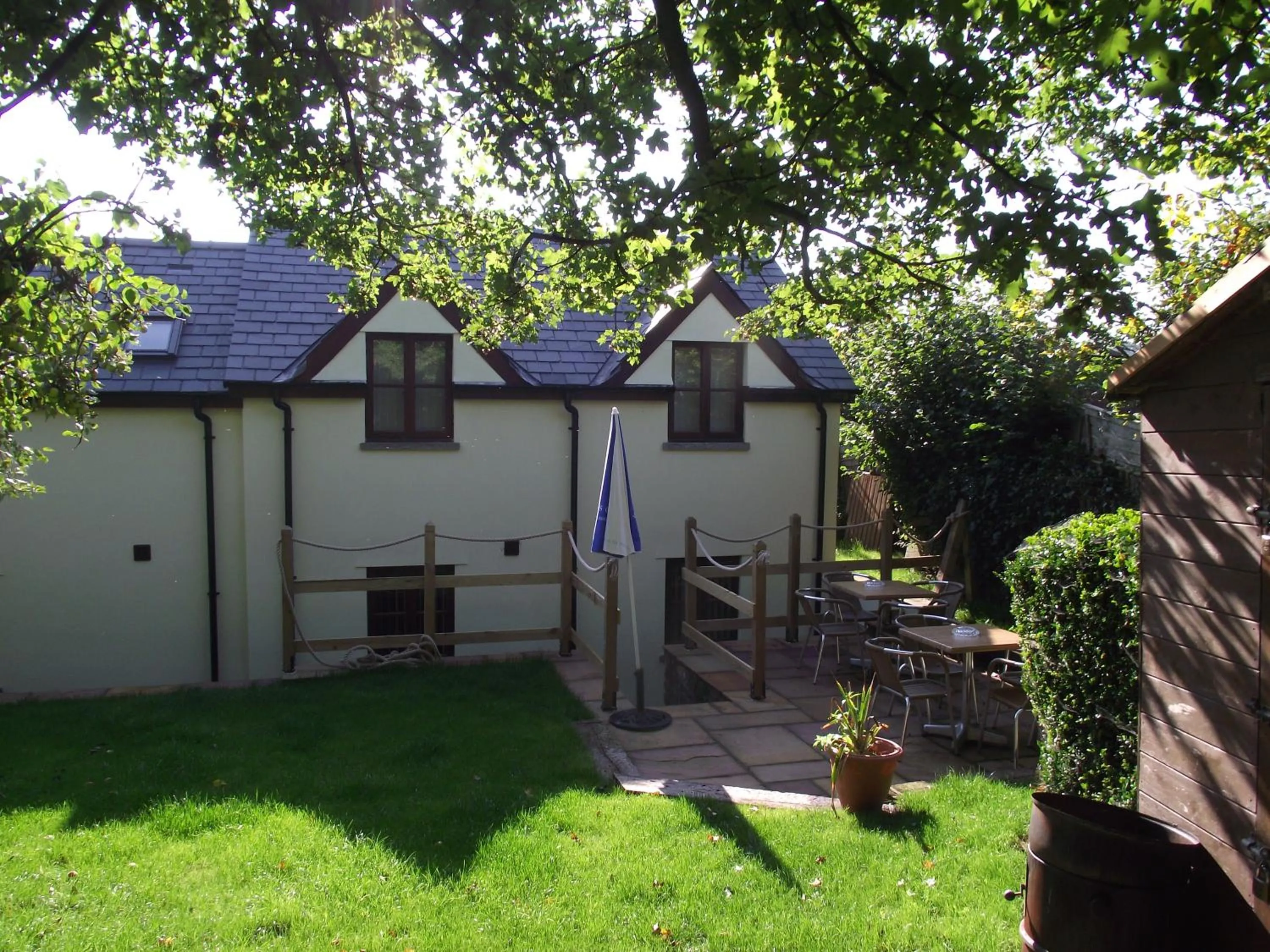 Property building in Carpenters Cottages