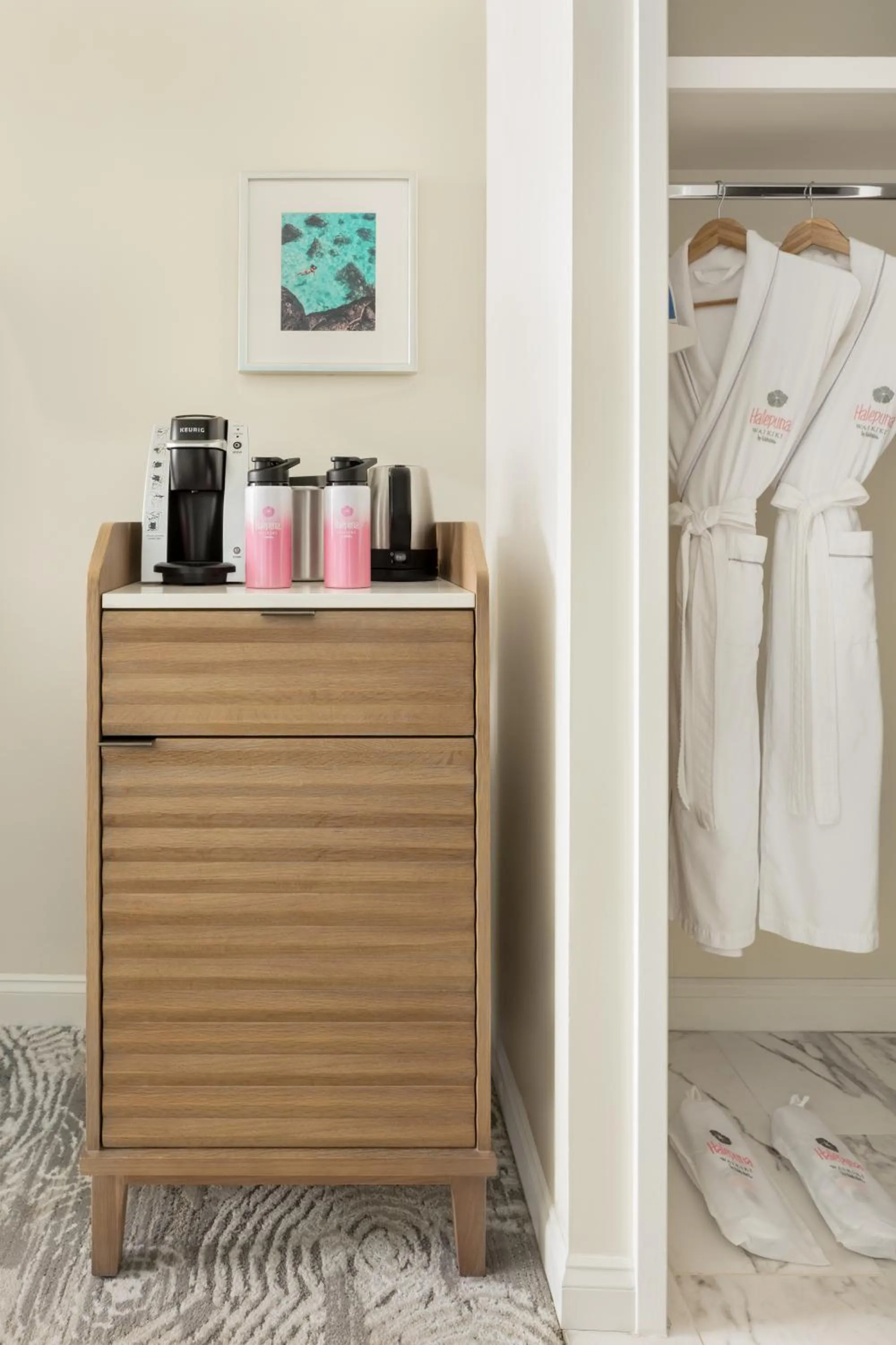 Coffee/tea facilities in Halepuna Waikiki by Halekulani - NO RESORT FEE