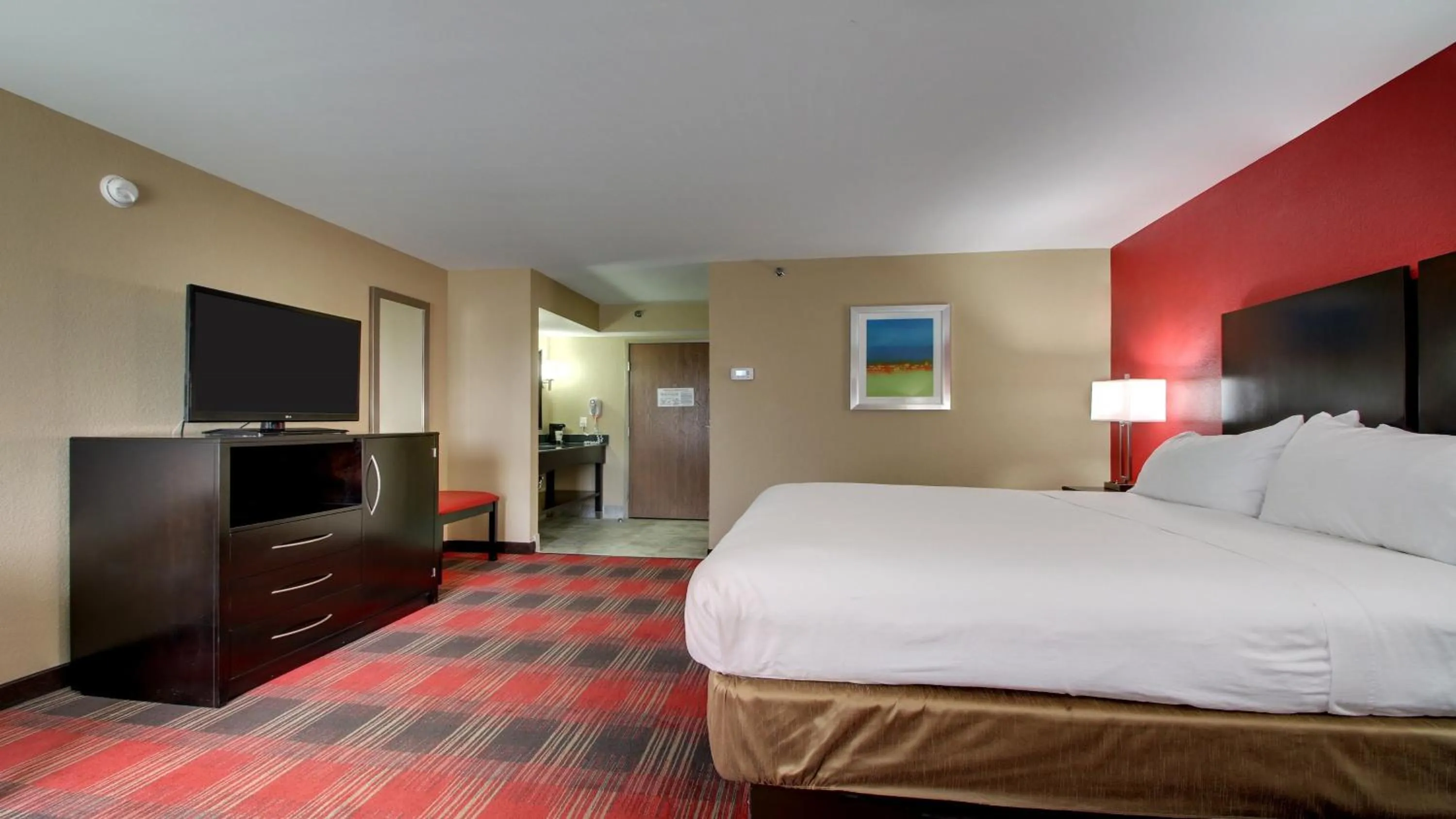 Photo of the whole room, Bed in Holiday Inn Express & Suites Jackson Downtown - Coliseum by IHG