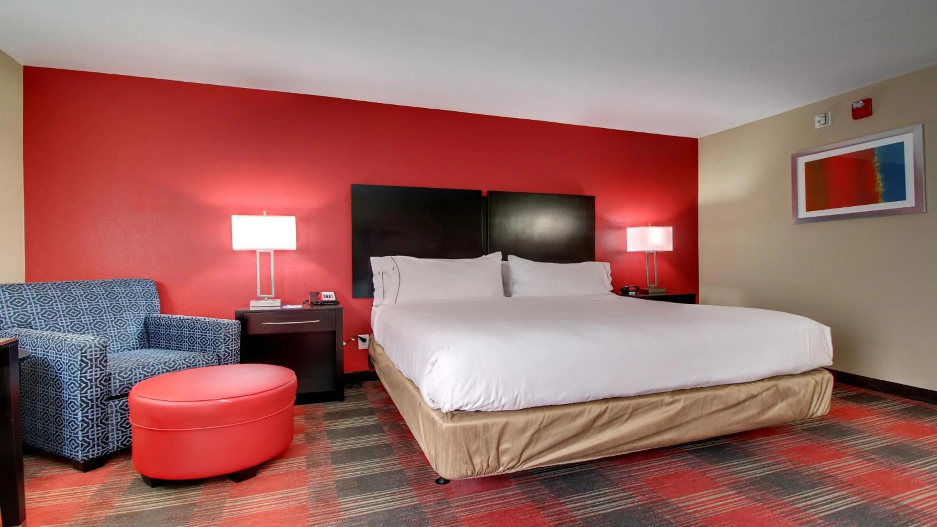 Photo of the whole room, Bed in Holiday Inn Express & Suites Jackson Downtown - Coliseum by IHG