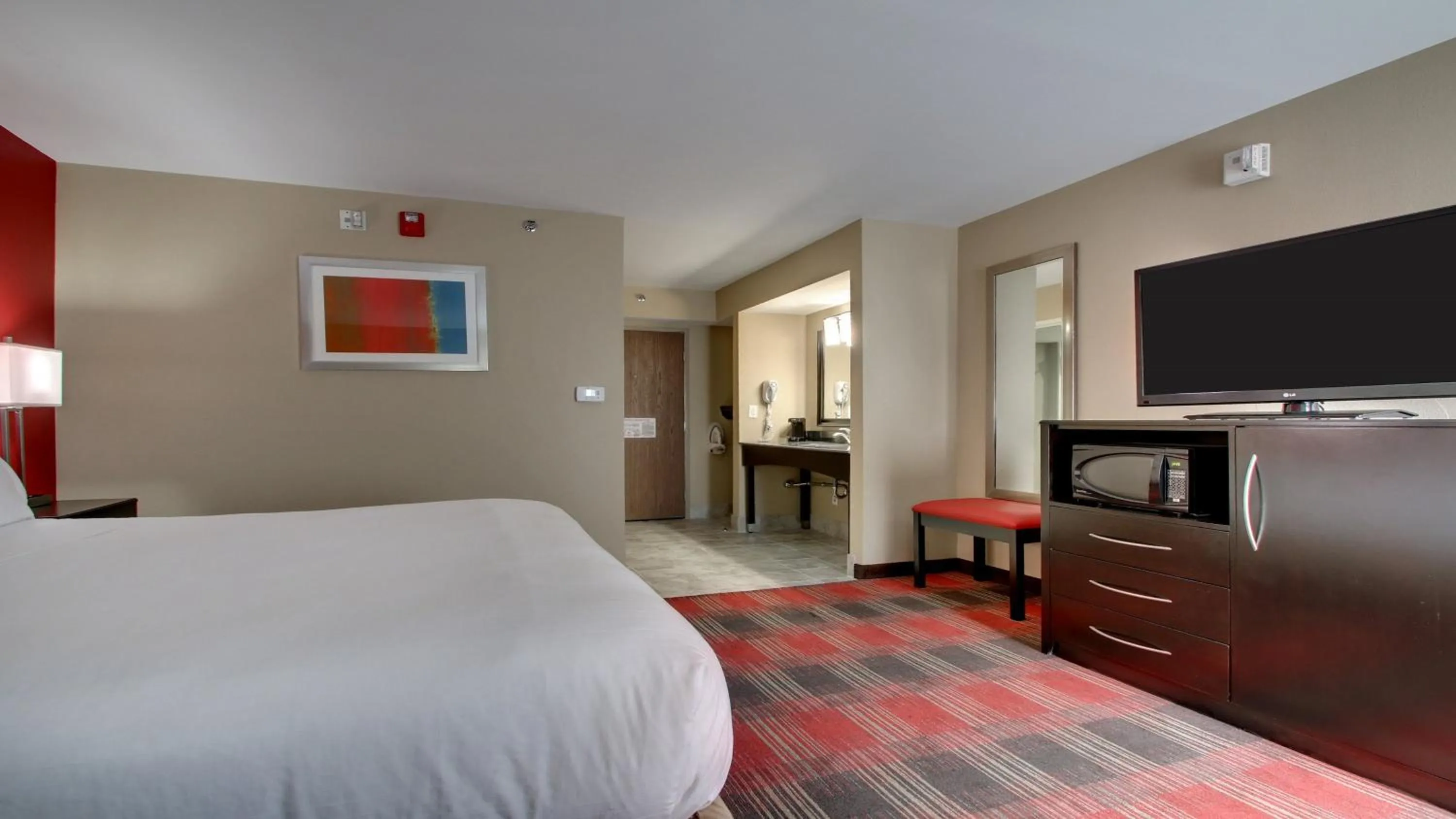 Photo of the whole room, Bed in Holiday Inn Express & Suites Jackson Downtown - Coliseum by IHG