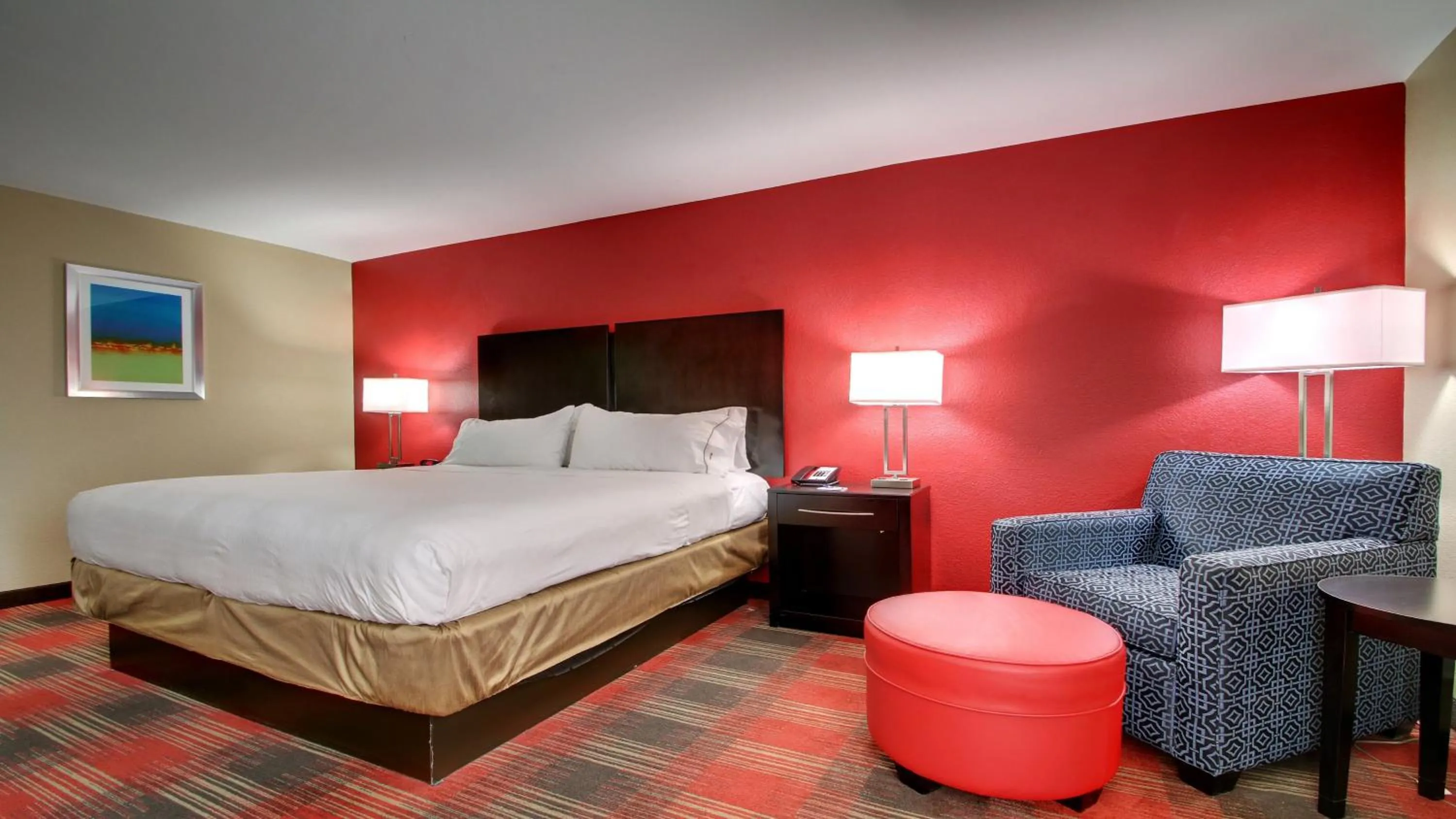 Photo of the whole room, Bed in Holiday Inn Express & Suites Jackson Downtown - Coliseum by IHG