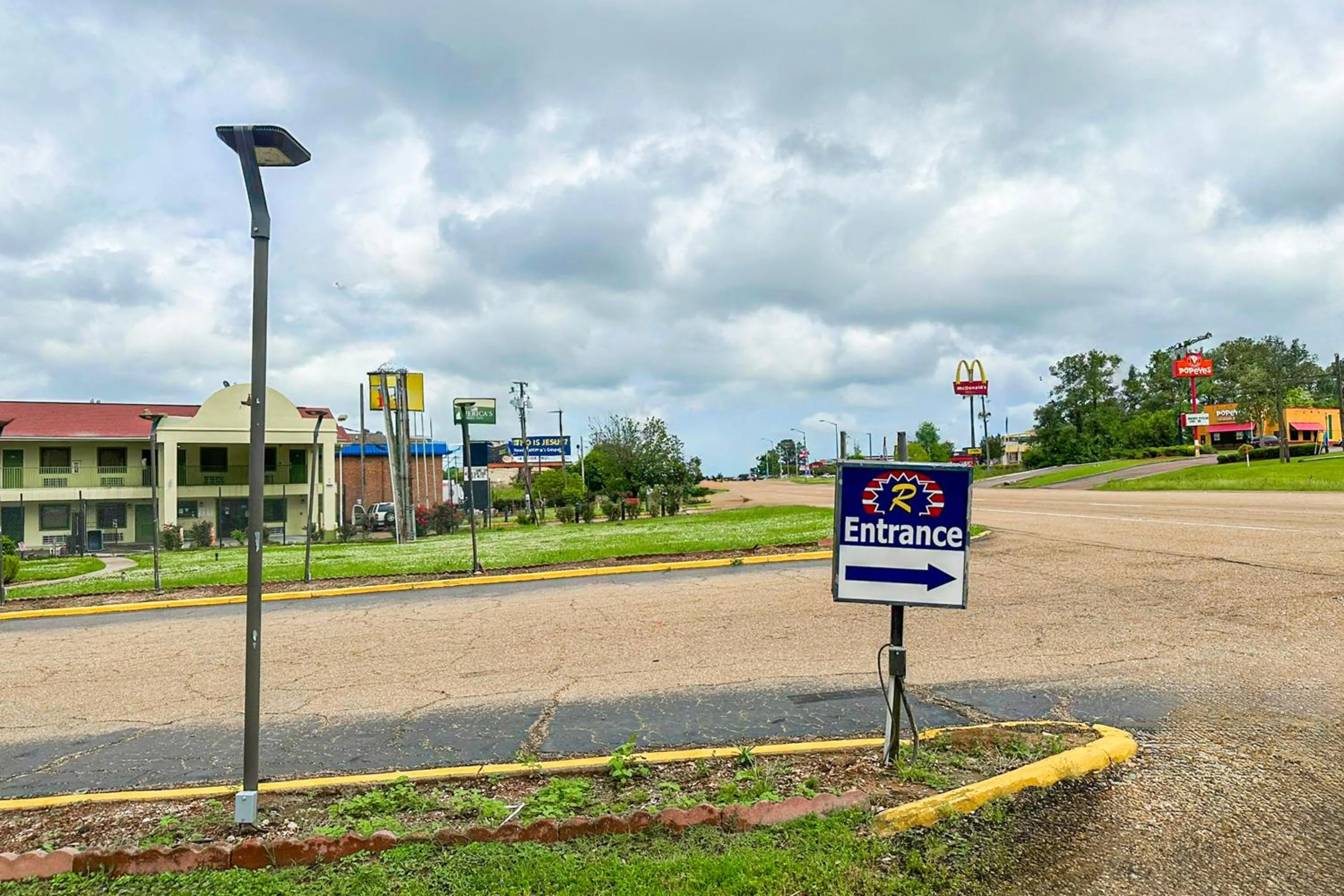 Facade/entrance in Relax Inn By Oyo Jackson MS Hwy 80 I-20