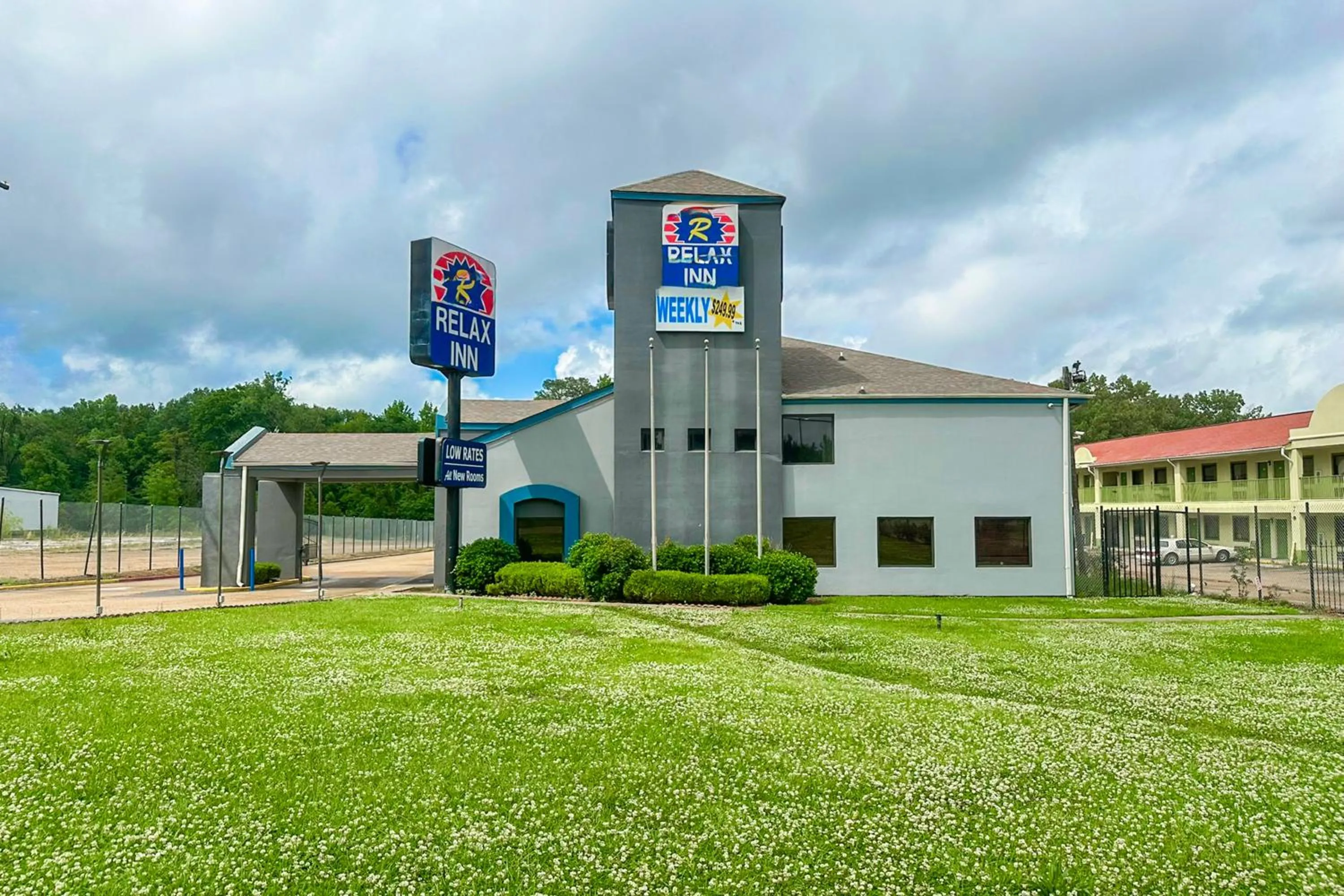 Property building in Relax Inn By Oyo Jackson MS Hwy 80 I-20