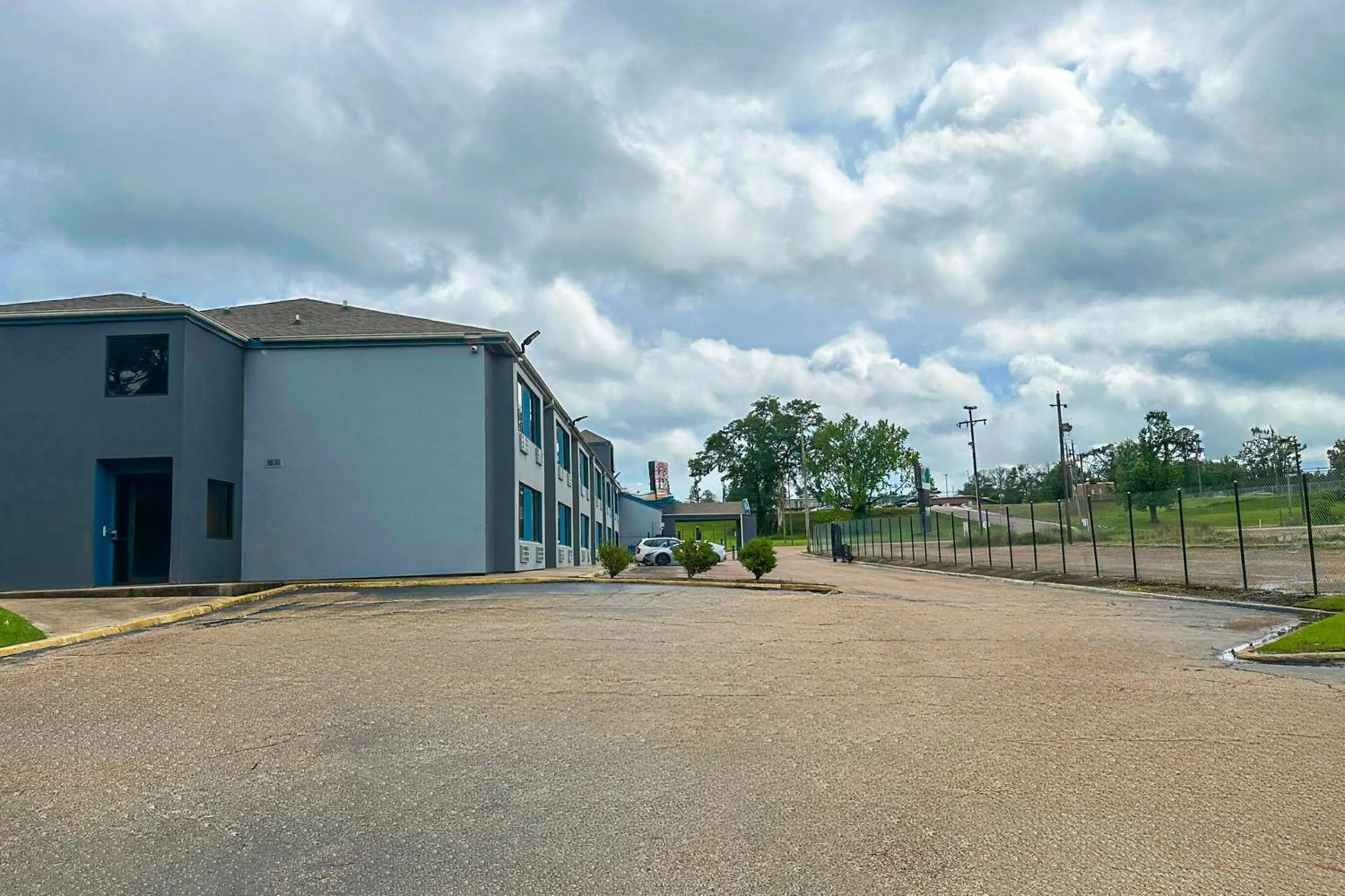 Property building in Relax Inn By Oyo Jackson MS Hwy 80 I-20