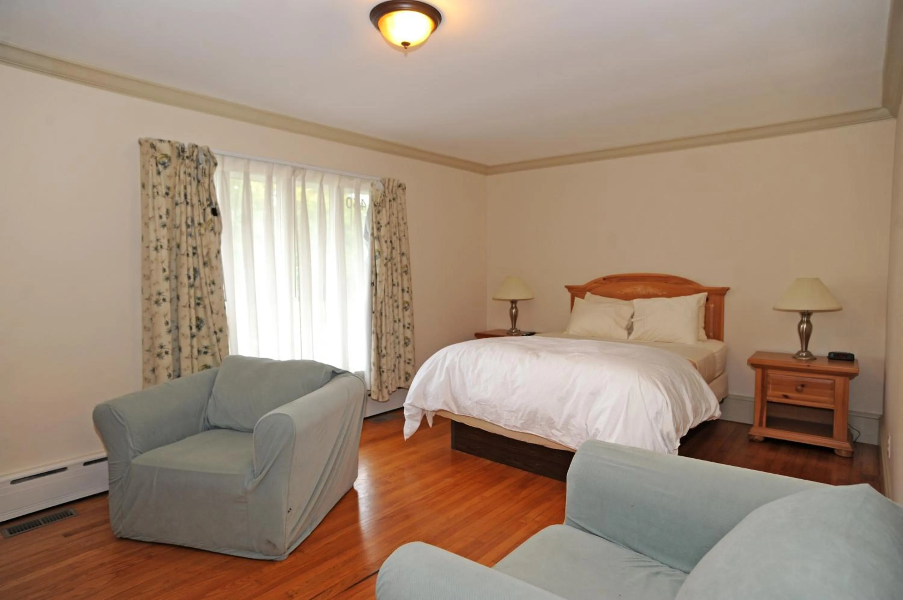 Bed in Southampton Long Island Hotel