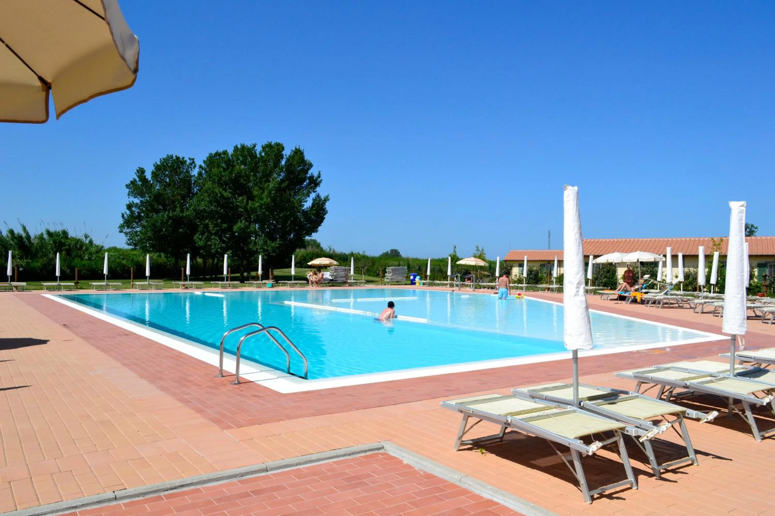 Swimming pool in Eden Park Resort