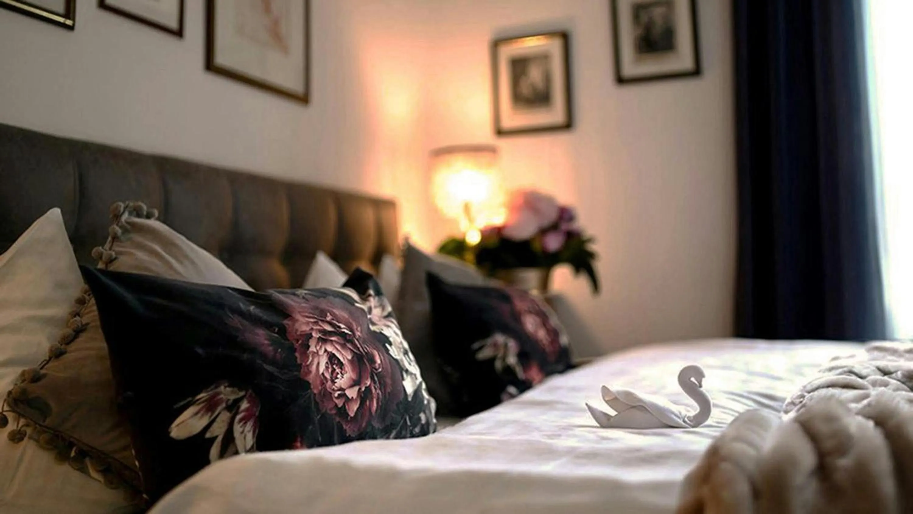 Photo of the whole room, Bed in Landgasthof Zum Weissen Schwanen