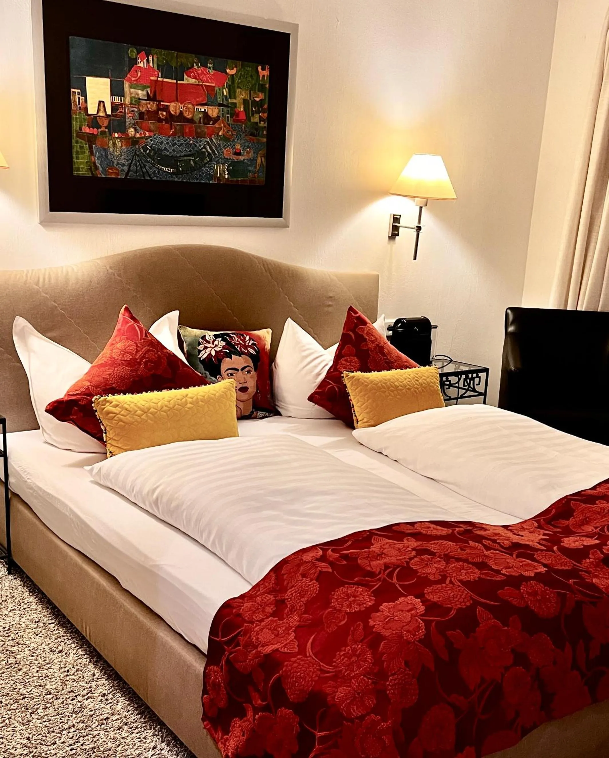 Photo of the whole room, Bed in Landgasthof Zum Weissen Schwanen