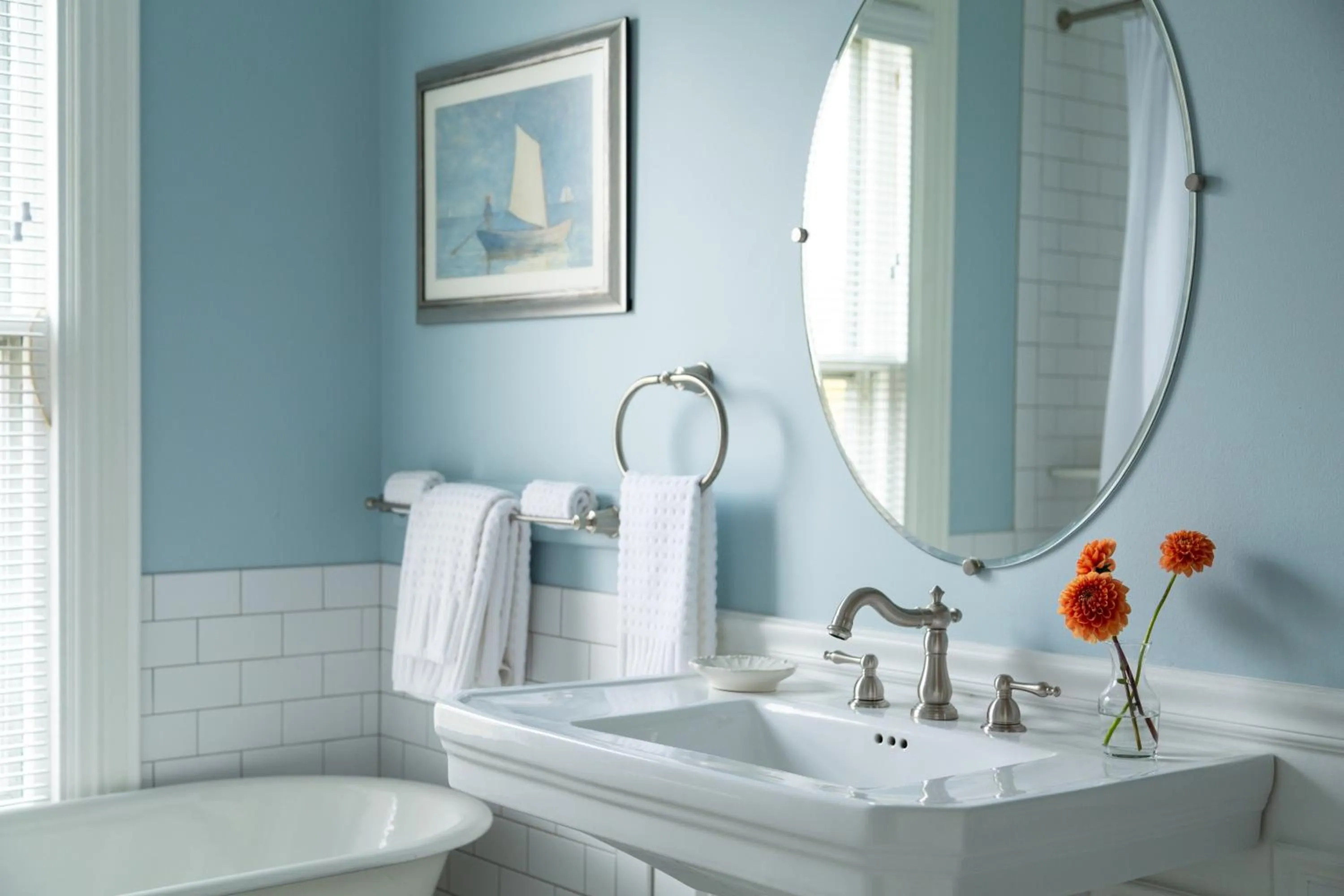 Bathroom in Captain Nickels Inn