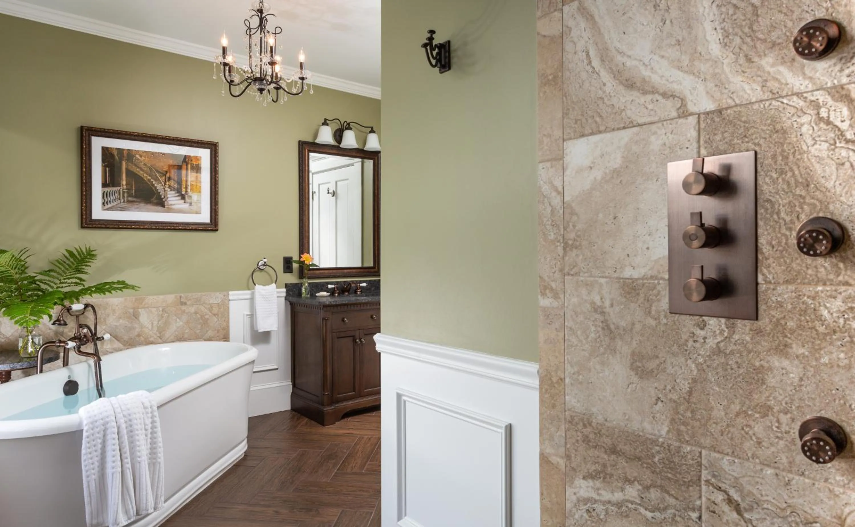 Shower in Captain Nickels Inn