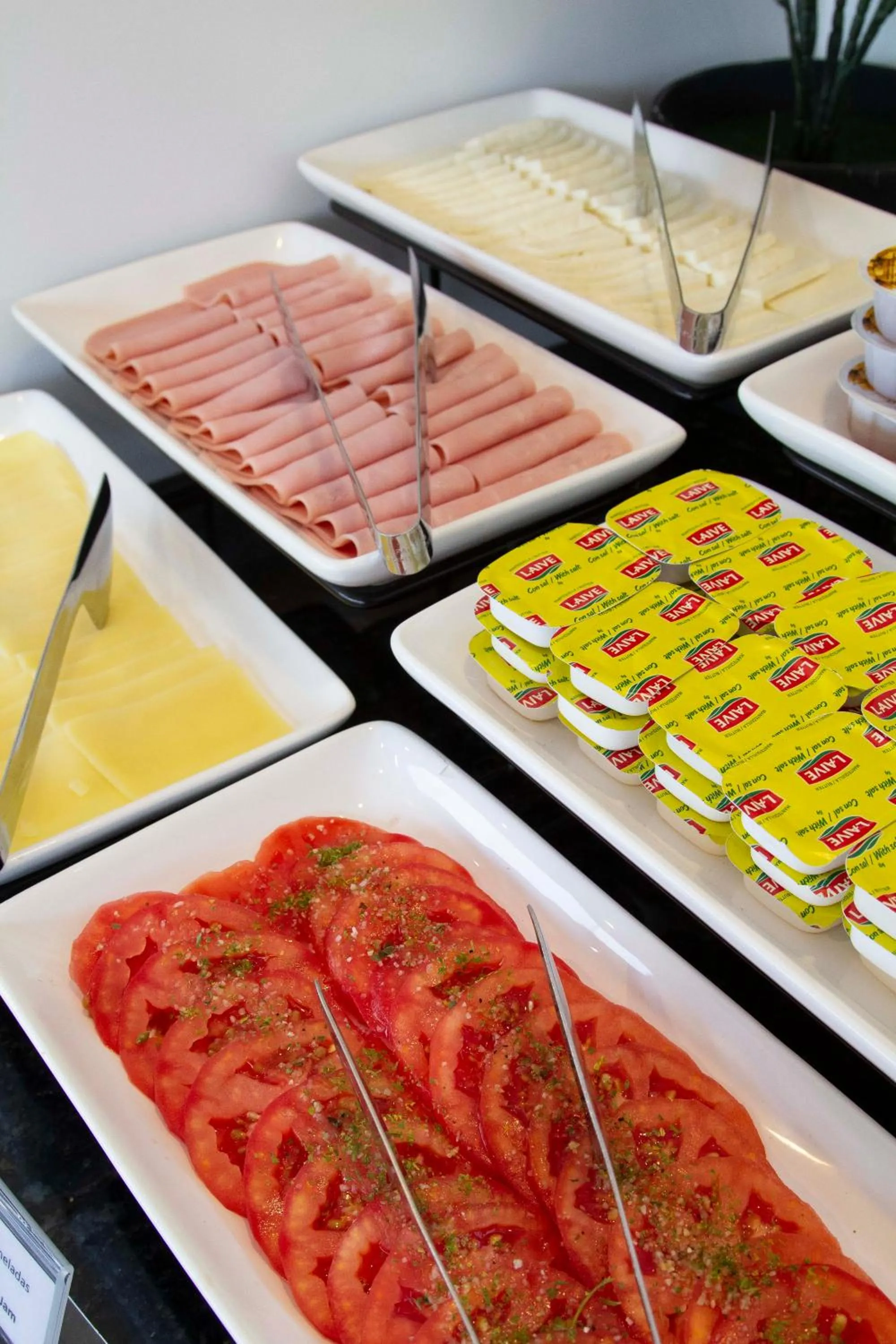 Buffet breakfast in Tierra Viva Miraflores Centro