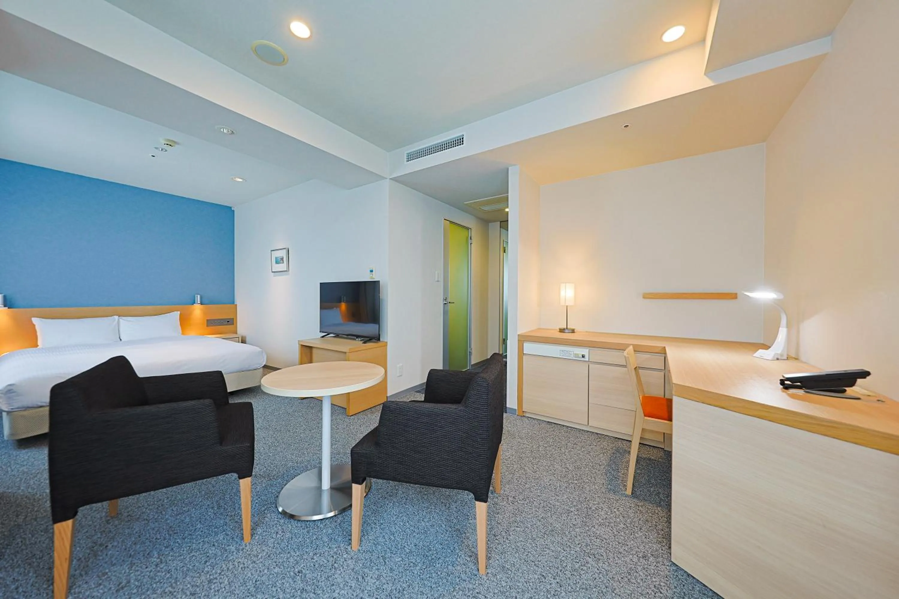 Photo of the whole room, Bed in JR Kyushu Hotel Miyazaki