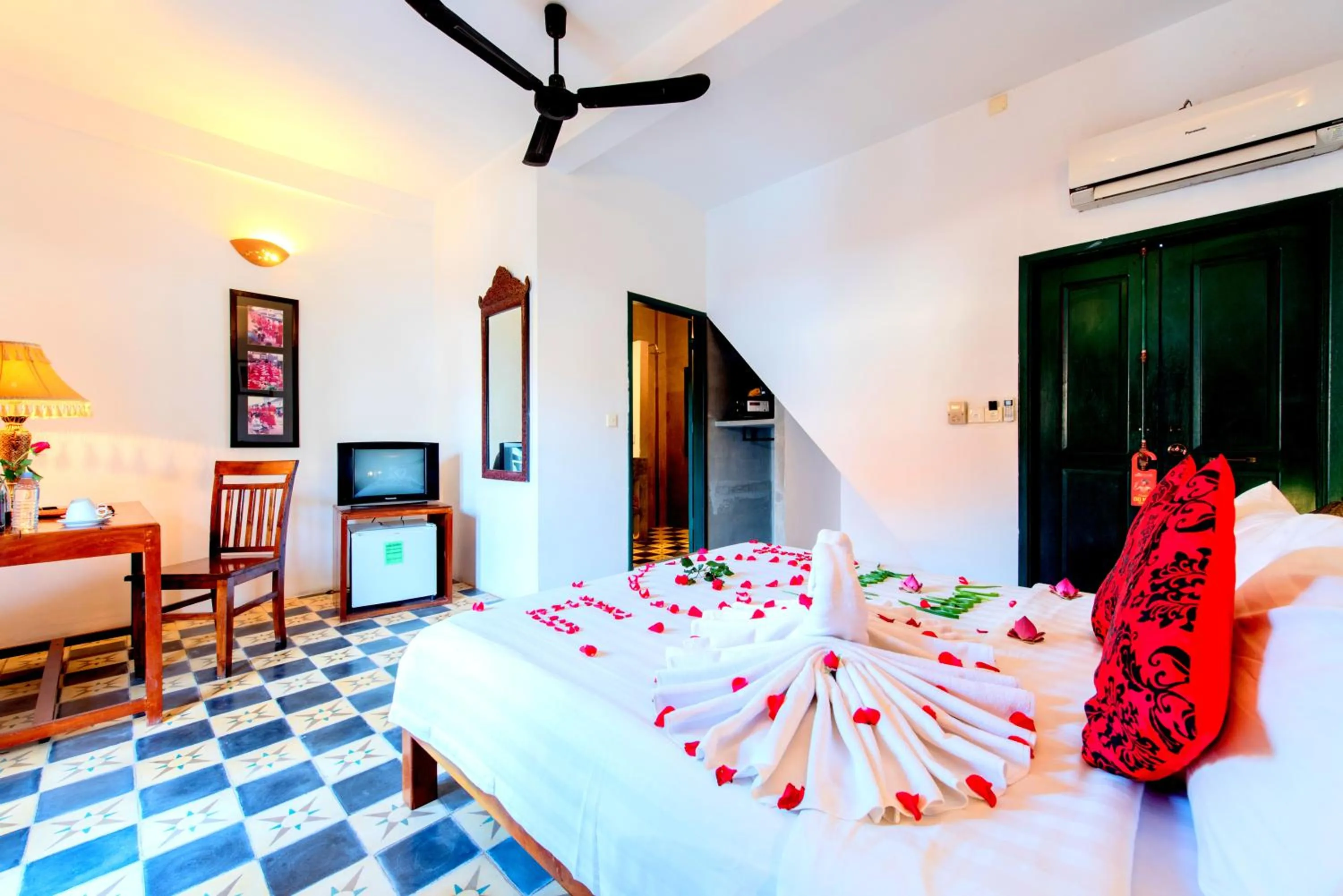 Bed in Residence Wat Damnak