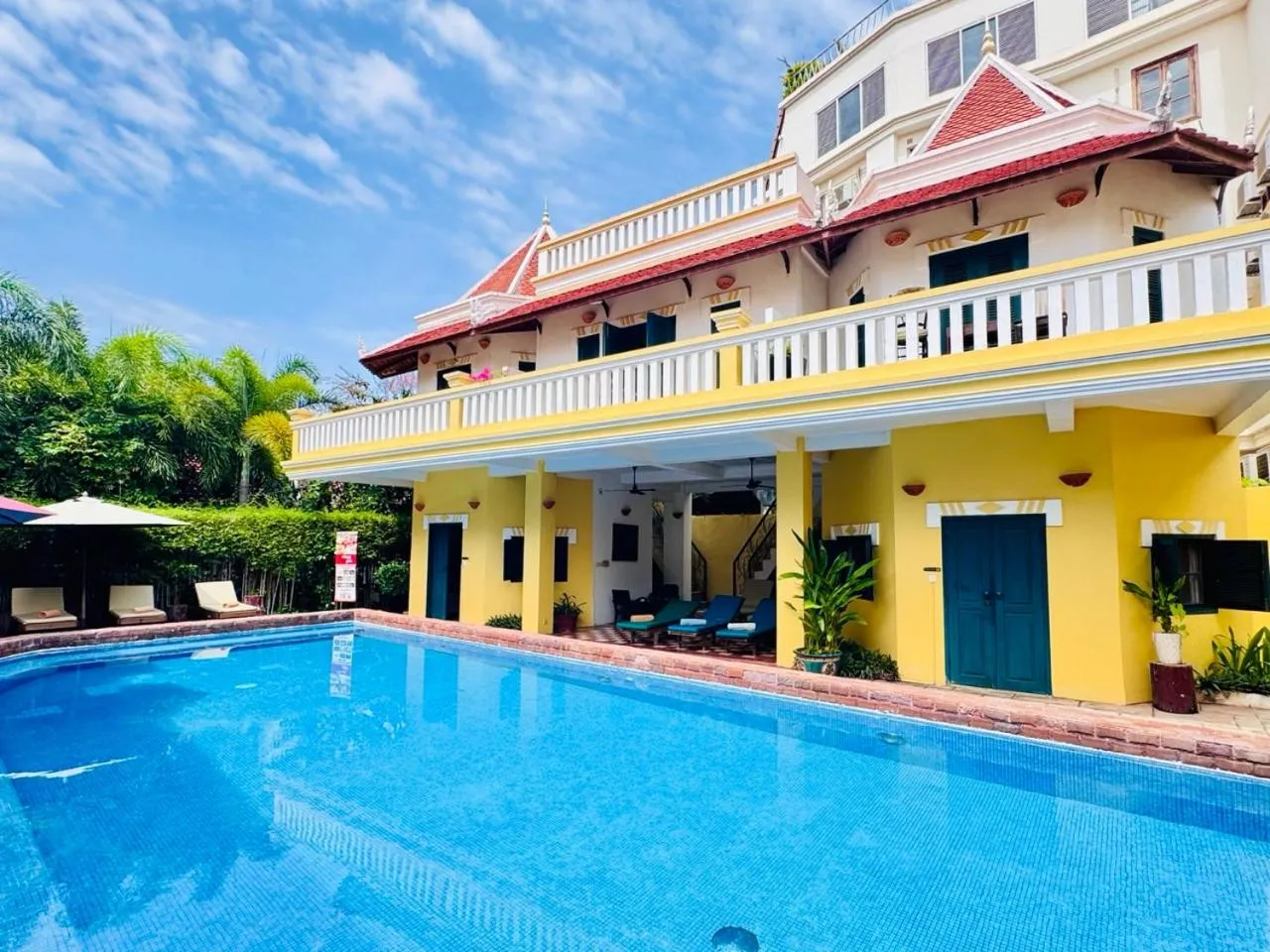 Swimming pool in Residence Wat Damnak