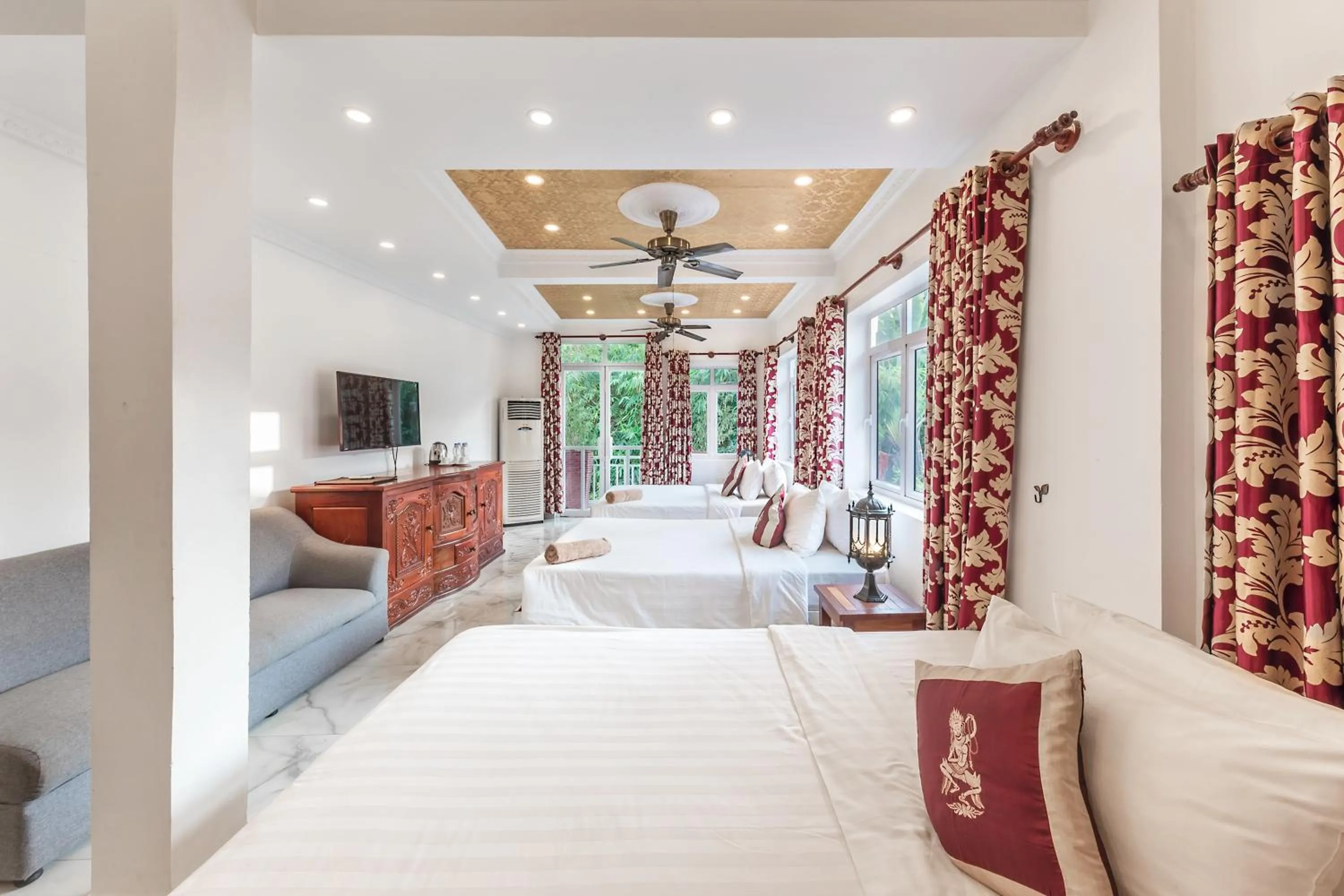 Photo of the whole room, Bed in Residence Wat Damnak