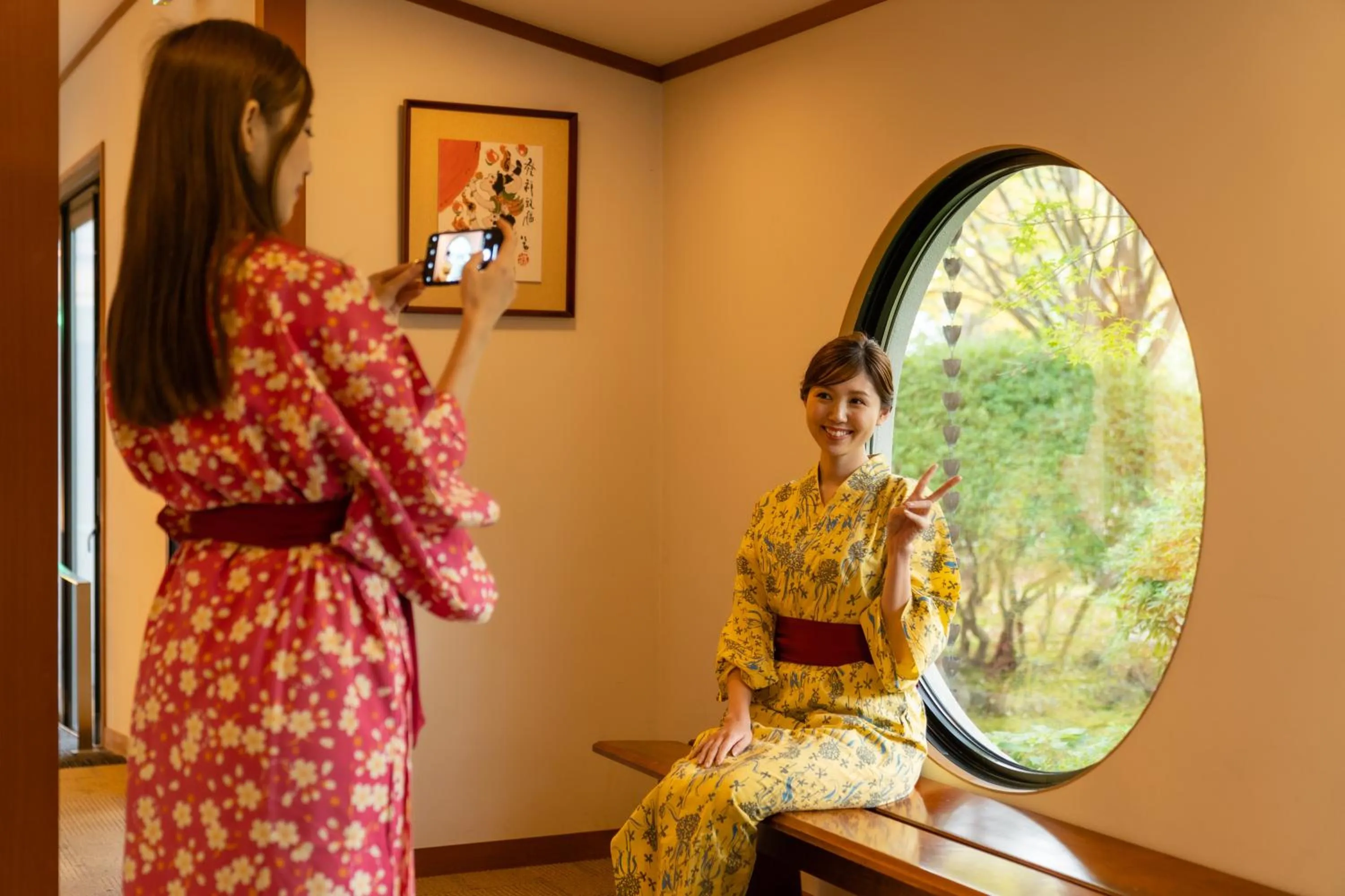 People in Hotel Hoho "A hotel overlooking the Echigo Plain and the Yahiko mountain range" formerly Hotel Oohashi Yakata-no-Yu