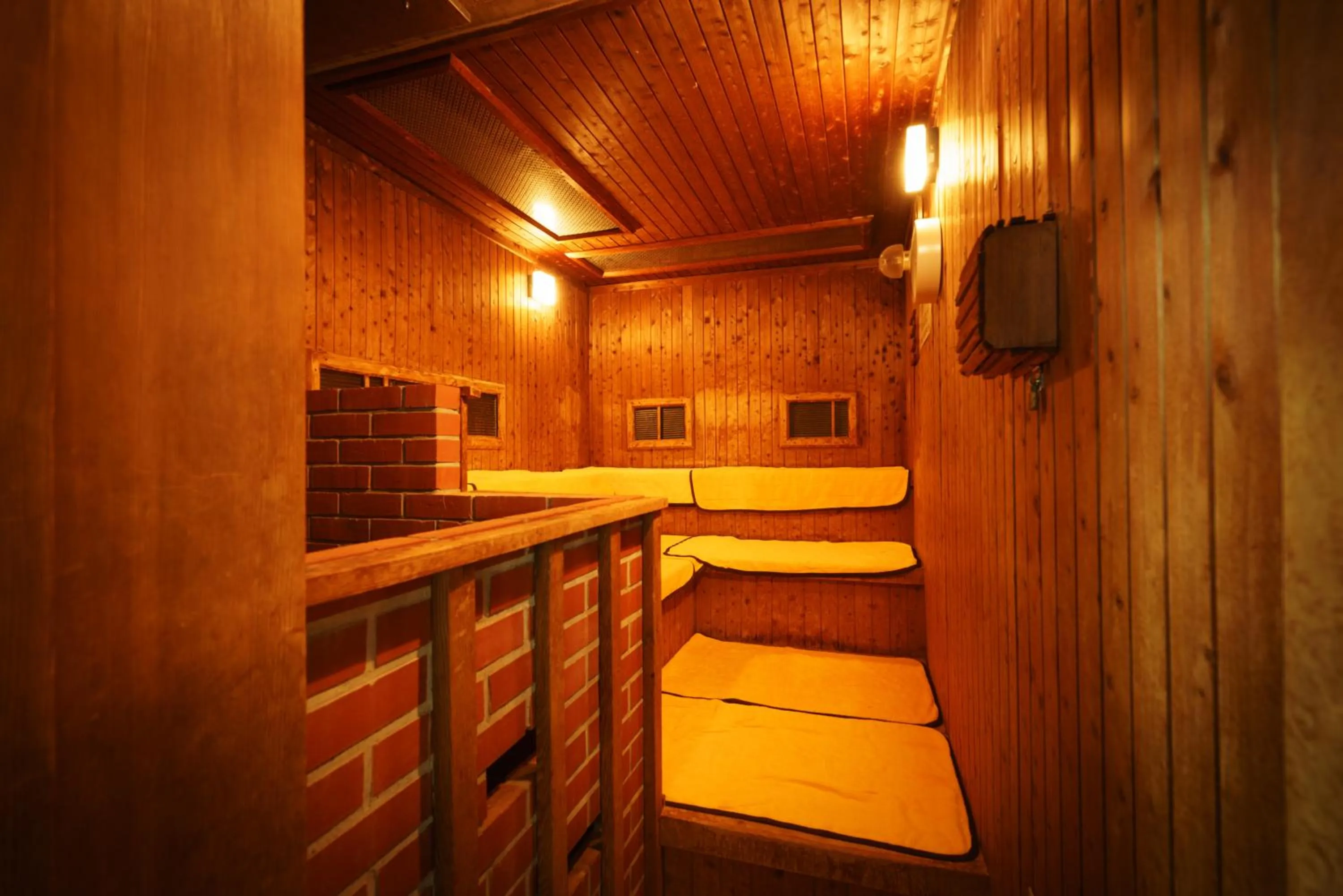 Hot Spring Bath in Hotel Hoho "A hotel overlooking the Echigo Plain and the Yahiko mountain range" formerly Hotel Oohashi Yakata-no-Yu