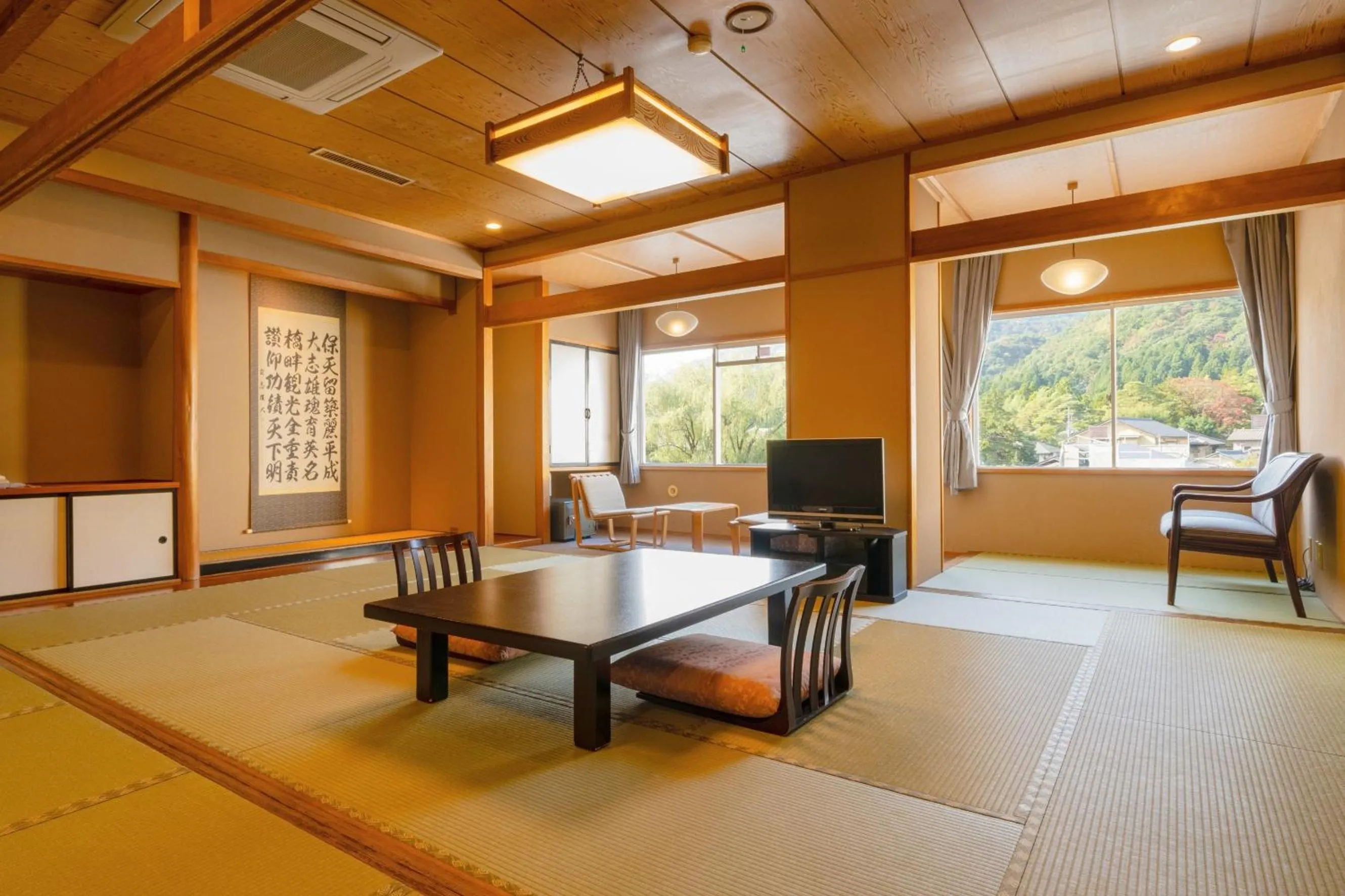 Shower in Hotel Hoho "A hotel overlooking the Echigo Plain and the Yahiko mountain range" formerly Hotel Oohashi Yakata-no-Yu