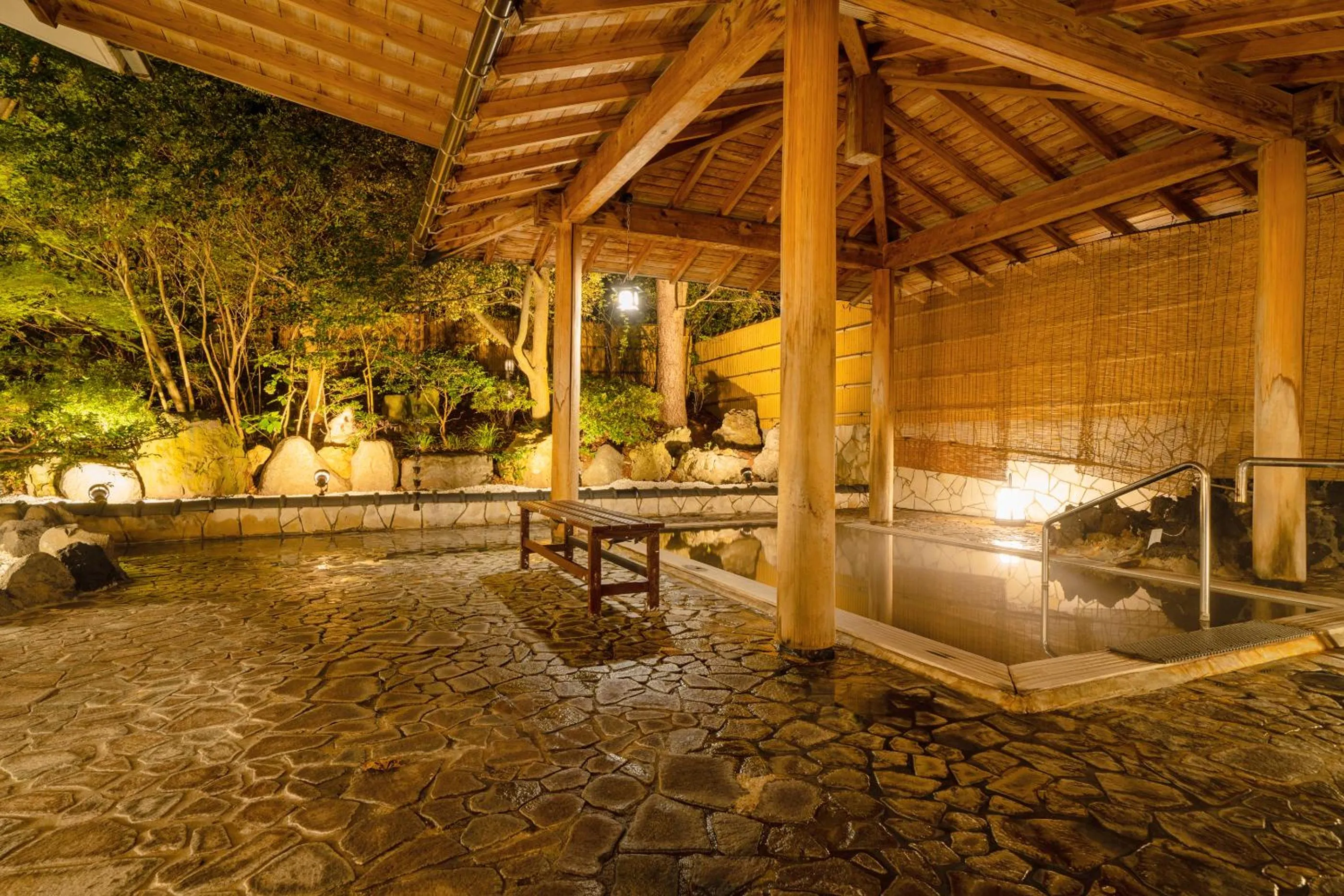 Night in Hotel Hoho "A hotel overlooking the Echigo Plain and the Yahiko mountain range" formerly Hotel Oohashi Yakata-no-Yu