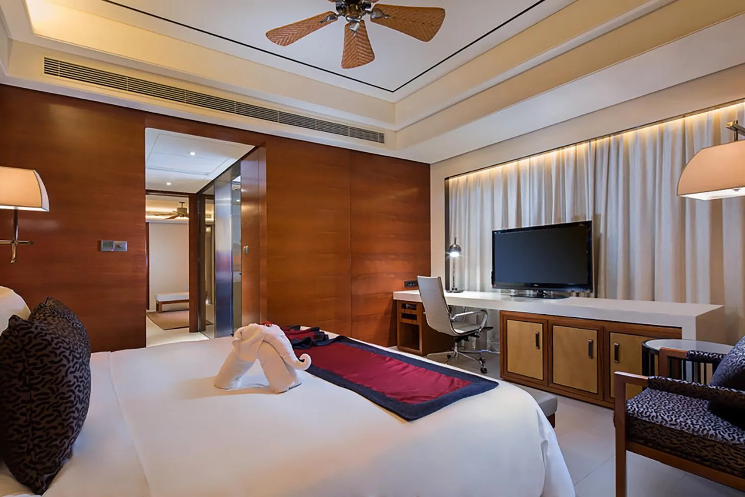 Bed in Crowne Plaza Sanya City Center by IHG