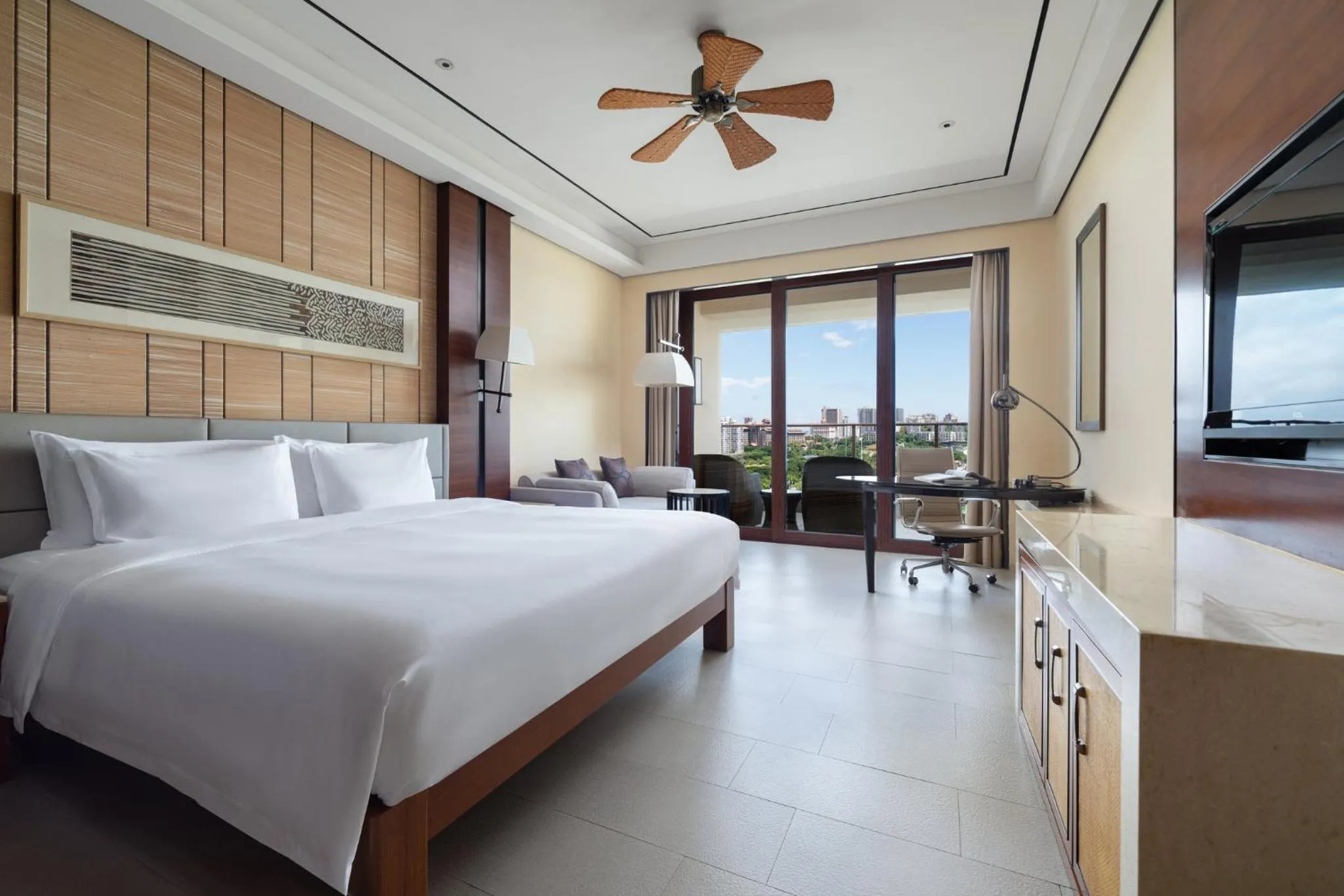Photo of the whole room, Bed in Crowne Plaza Sanya City Center by IHG