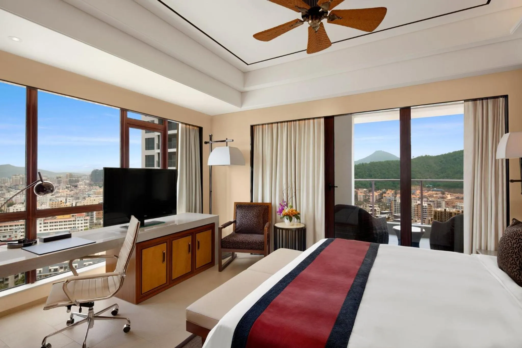 Photo of the whole room, Bed in Crowne Plaza Sanya City Center by IHG