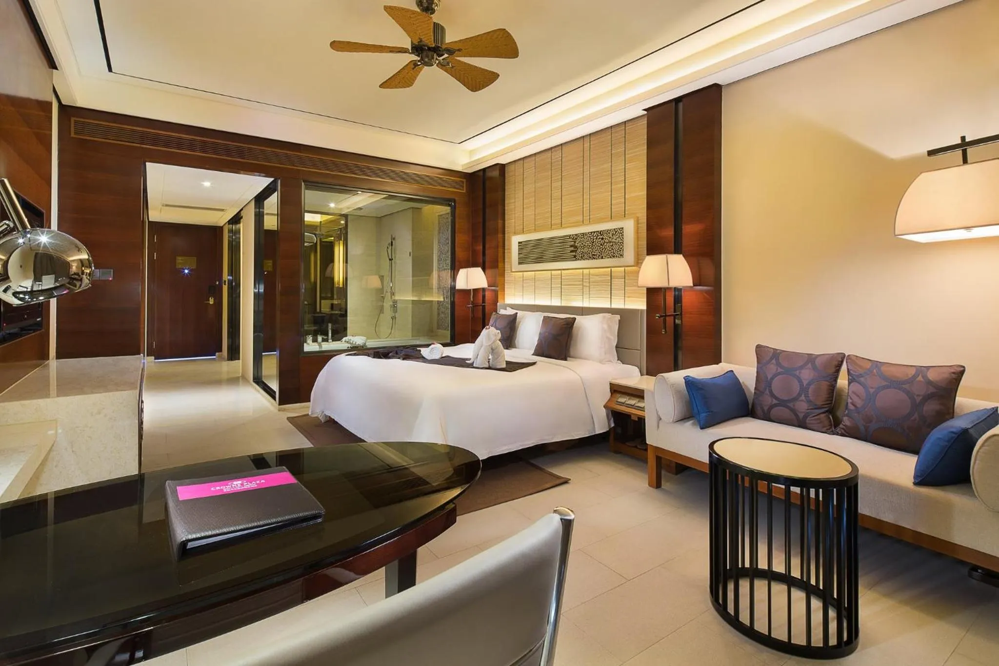 Photo of the whole room, Bed in Crowne Plaza Sanya City Center by IHG