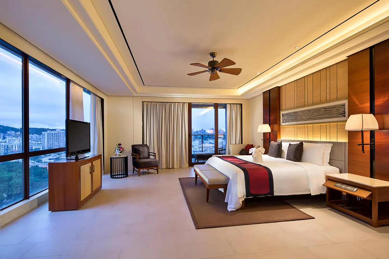 Photo of the whole room, Bed in Crowne Plaza Sanya City Center by IHG