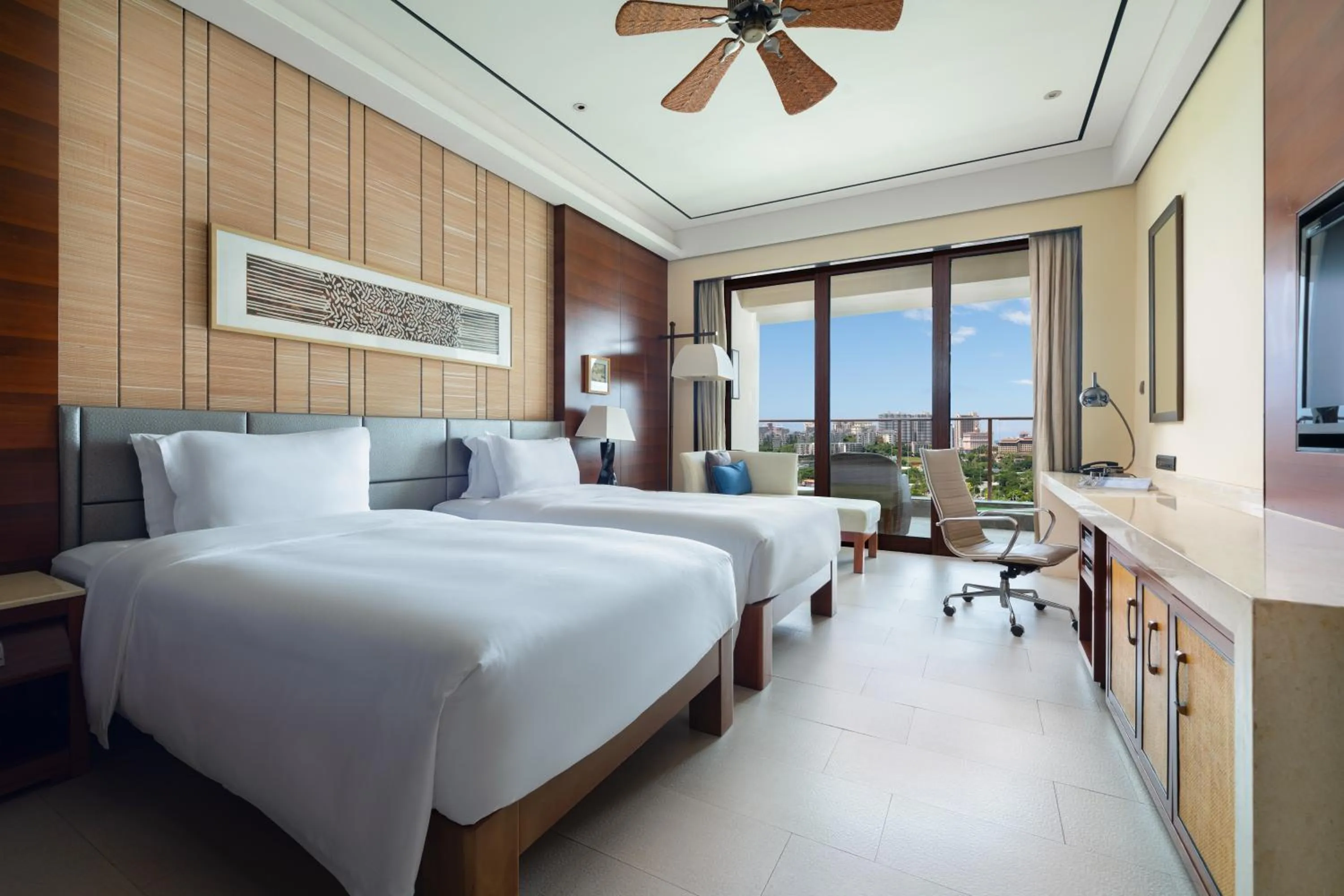 Bed in Crowne Plaza Sanya City Center by IHG