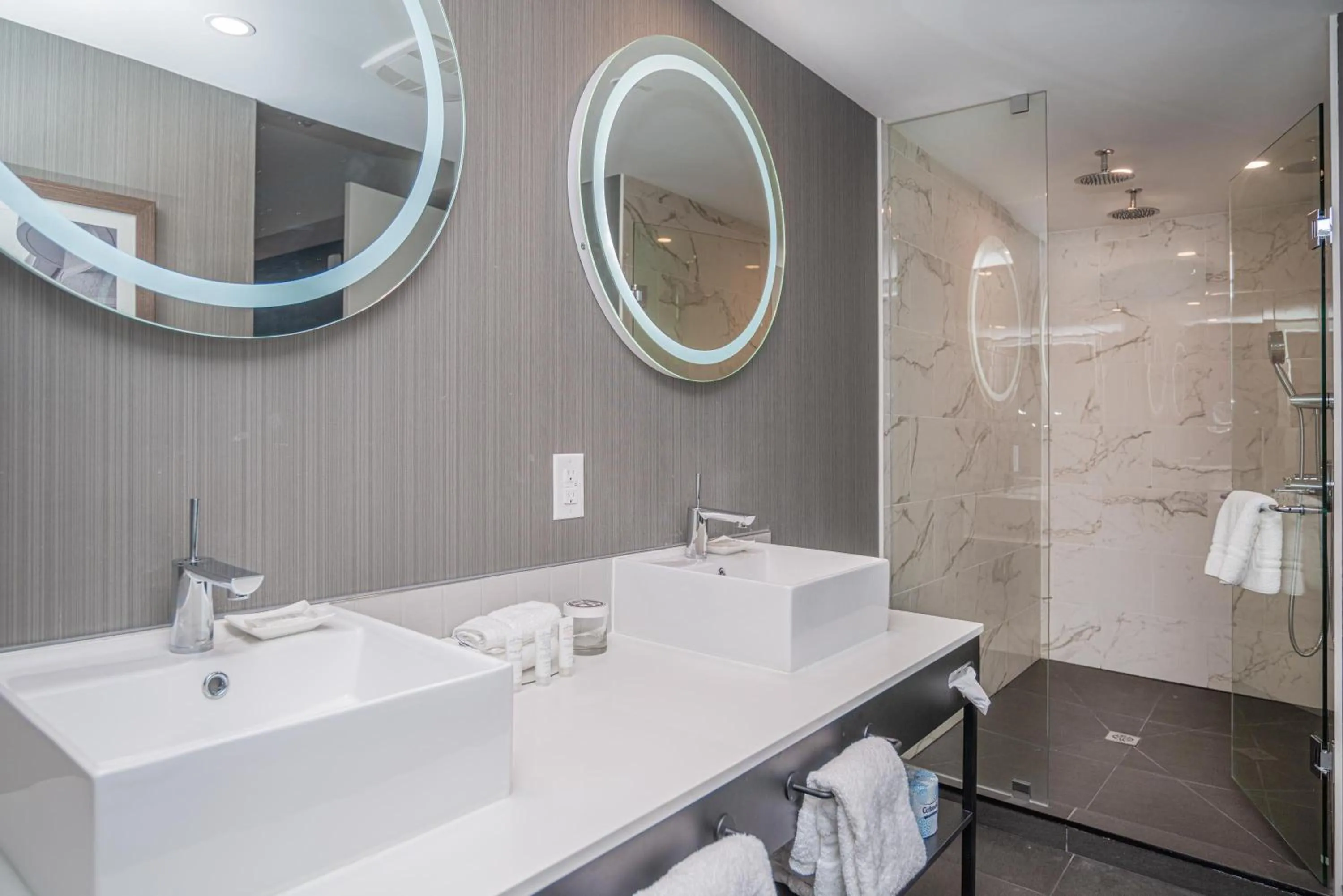 Bathroom in Sandman Signature Ottawa Airport Hotel