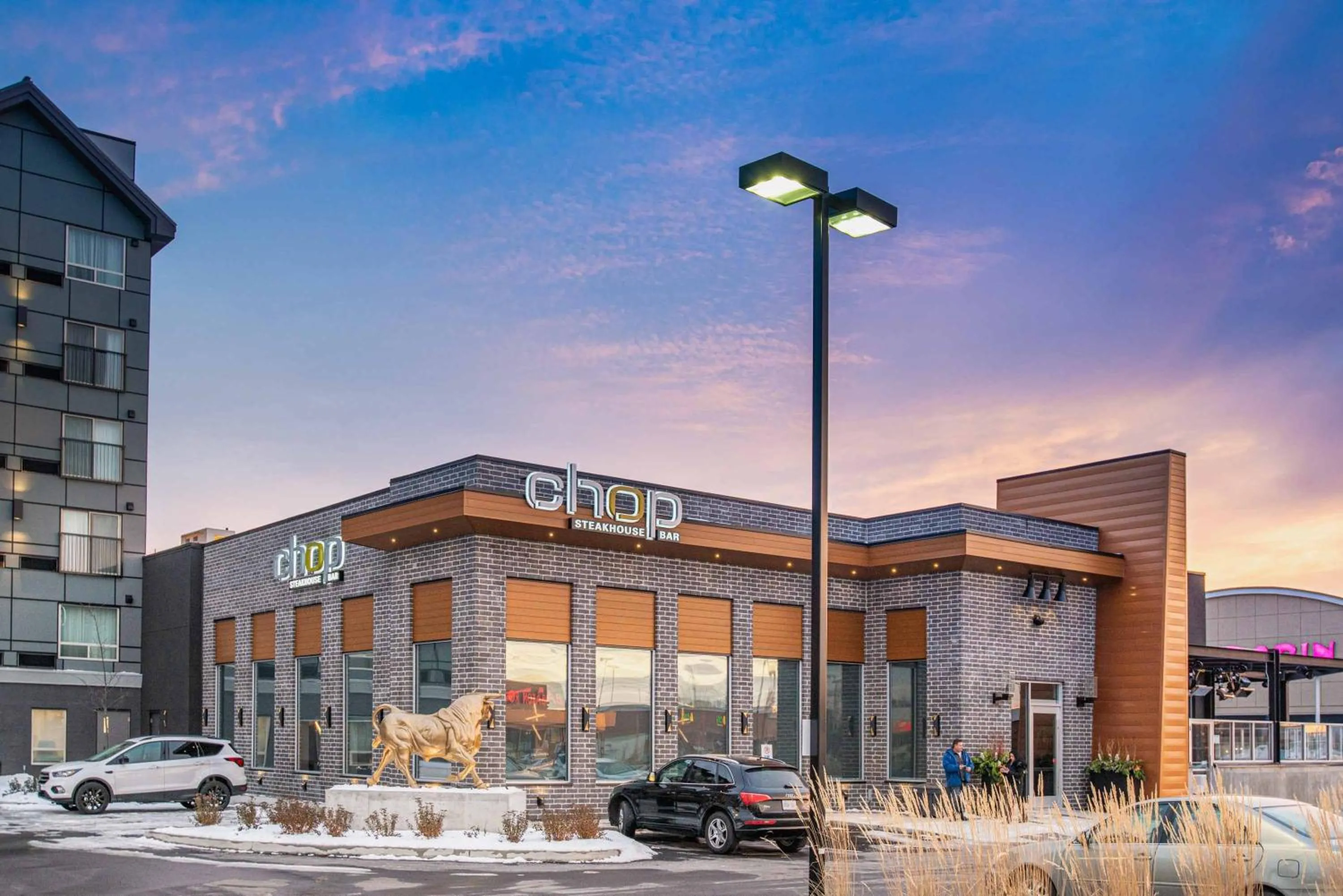 Restaurant/places to eat in Sandman Signature Ottawa Airport Hotel