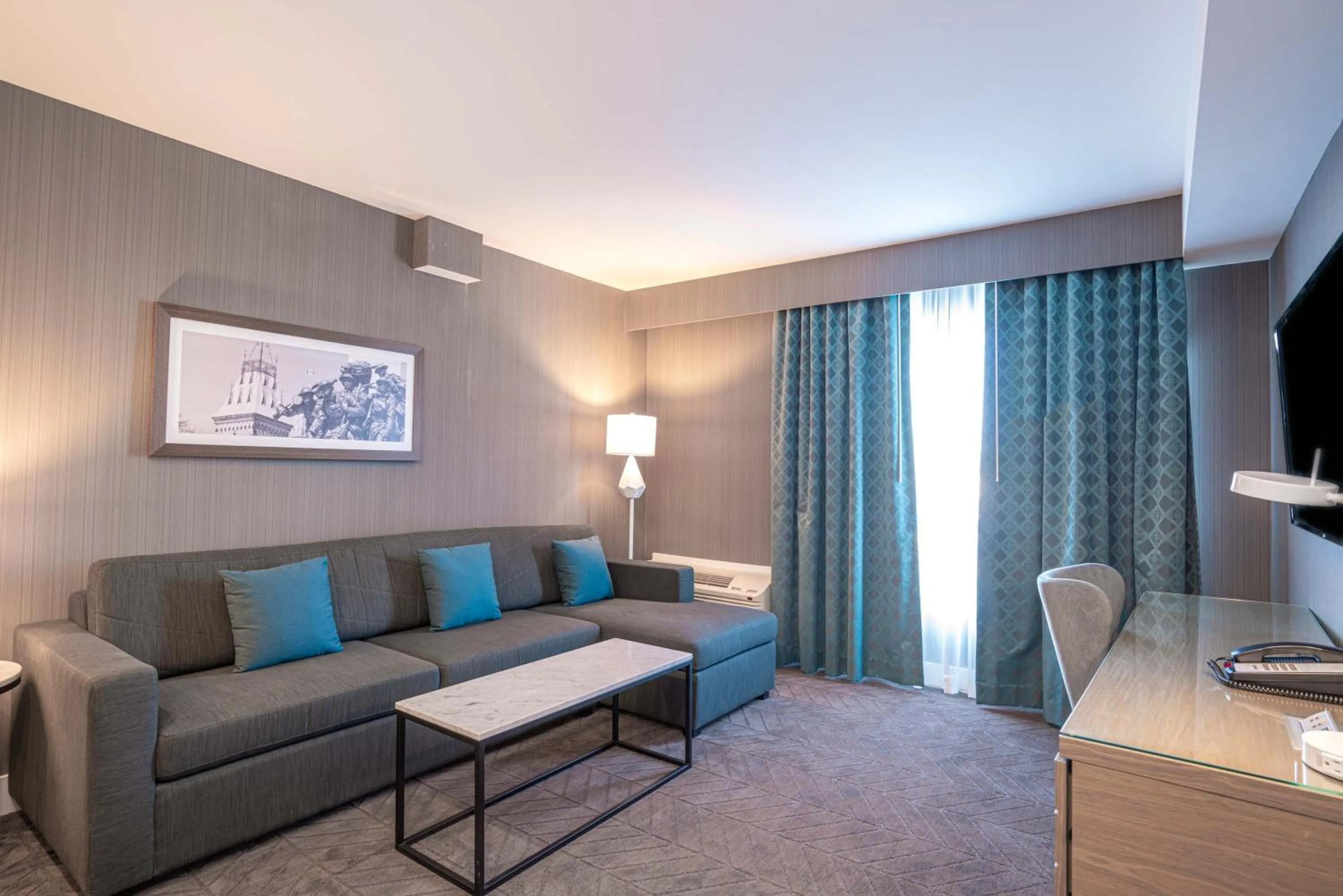 Photo of the whole room in Sandman Signature Ottawa Airport Hotel