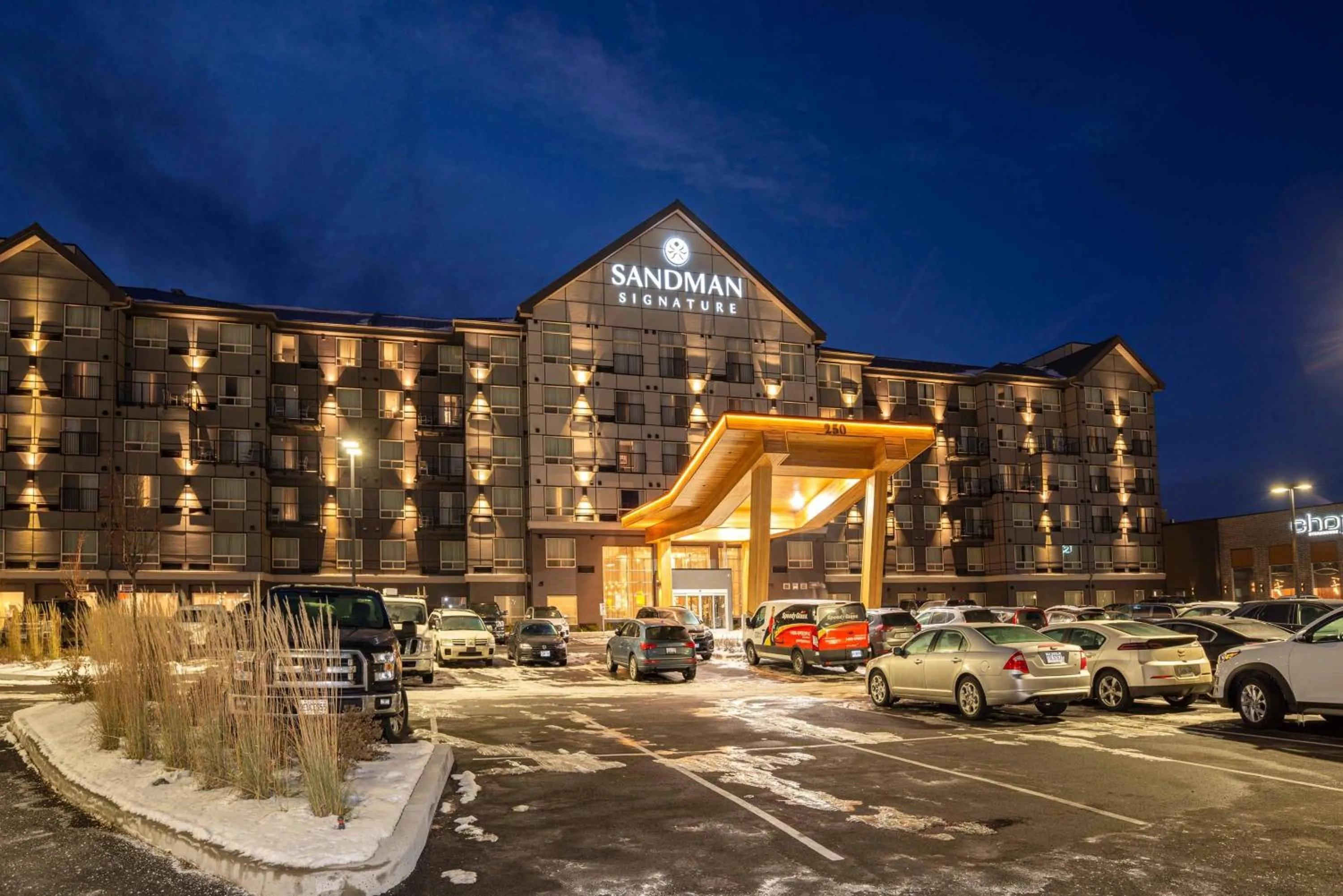 Property building in Sandman Signature Ottawa Airport Hotel