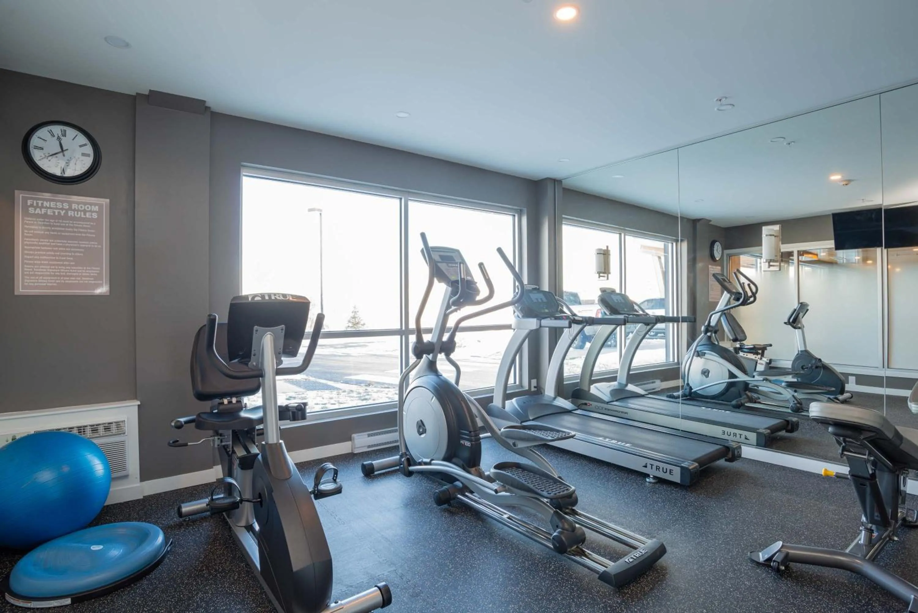 Fitness centre/facilities in Sandman Signature Ottawa Airport Hotel