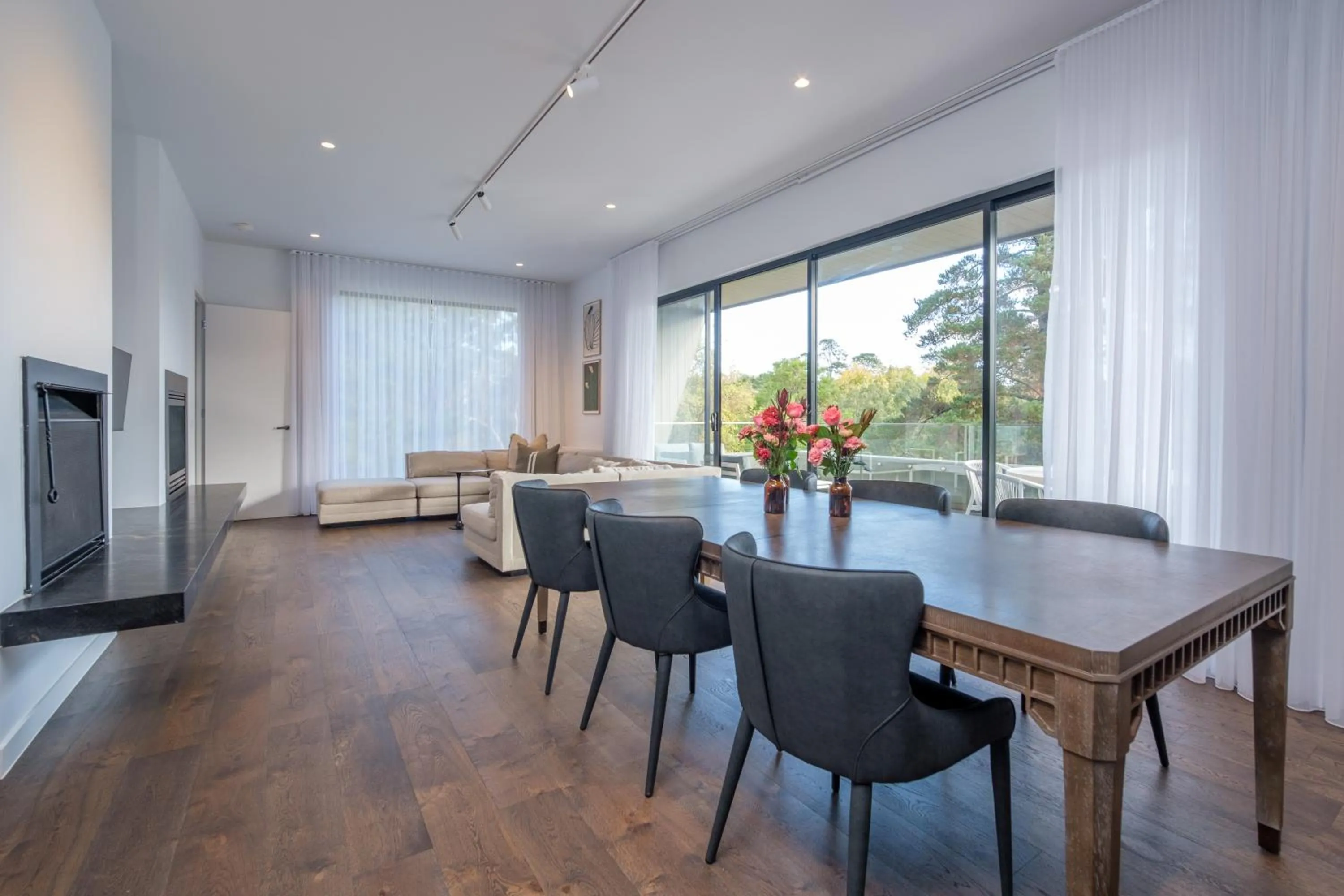 Dining area in Hepburn Bathhouse & Spa Villas